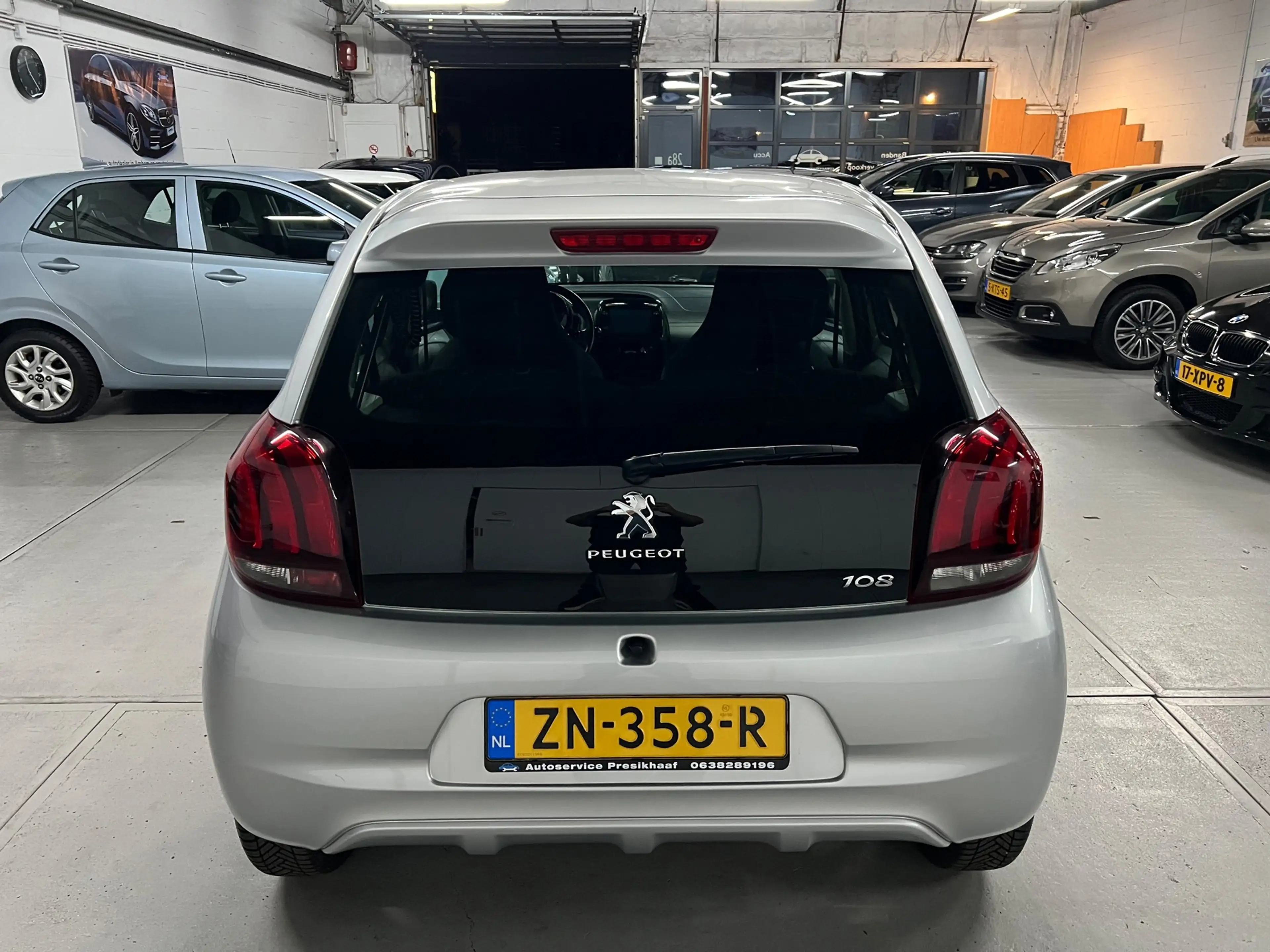 Peugeot 108 1.0 e-VTi Blue Lease Executive CAMERA / CARPLAY — photo 6
