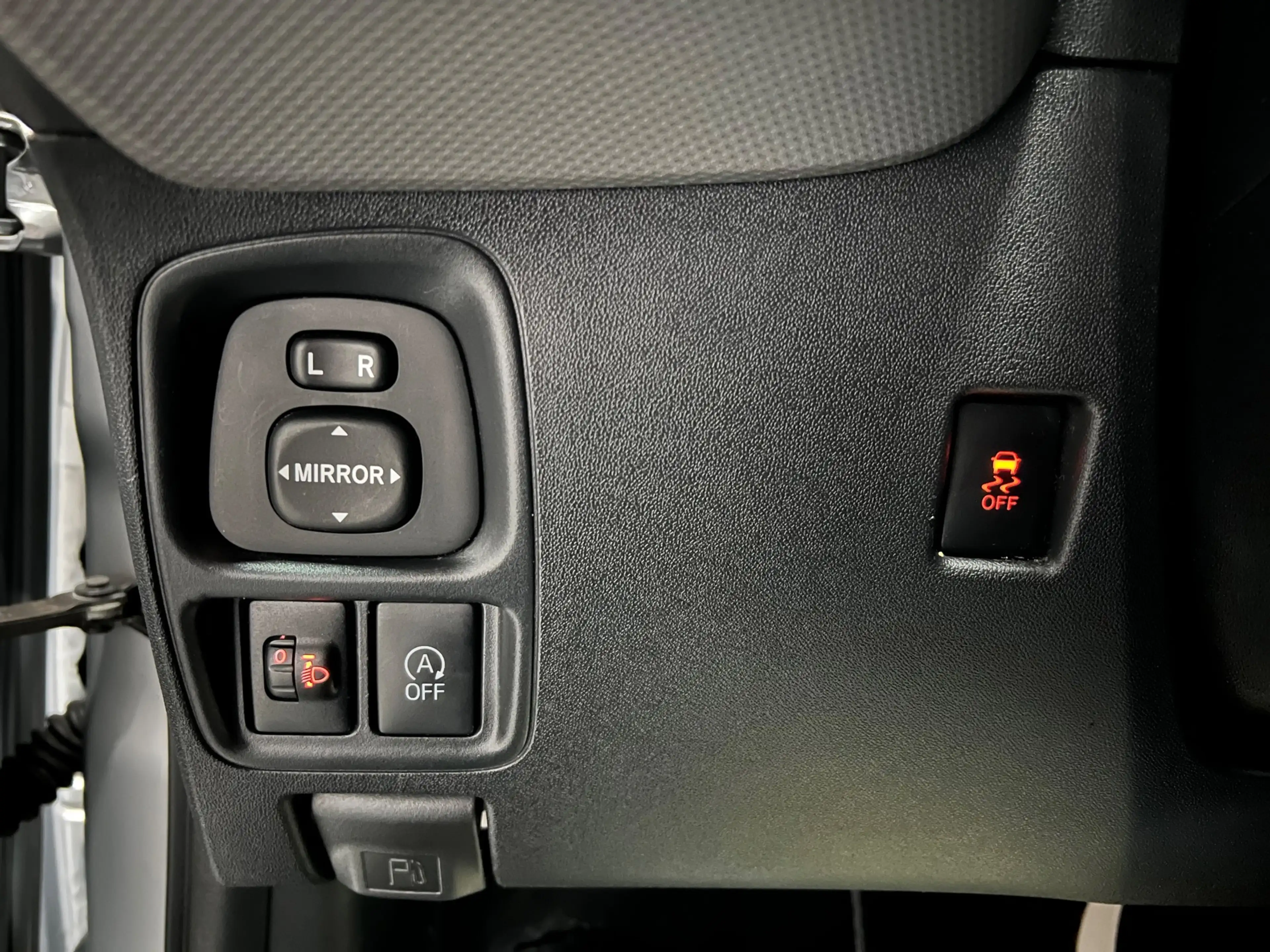 Peugeot 108 1.0 e-VTi Blue Lease Executive CAMERA / CARPLAY — photo 19