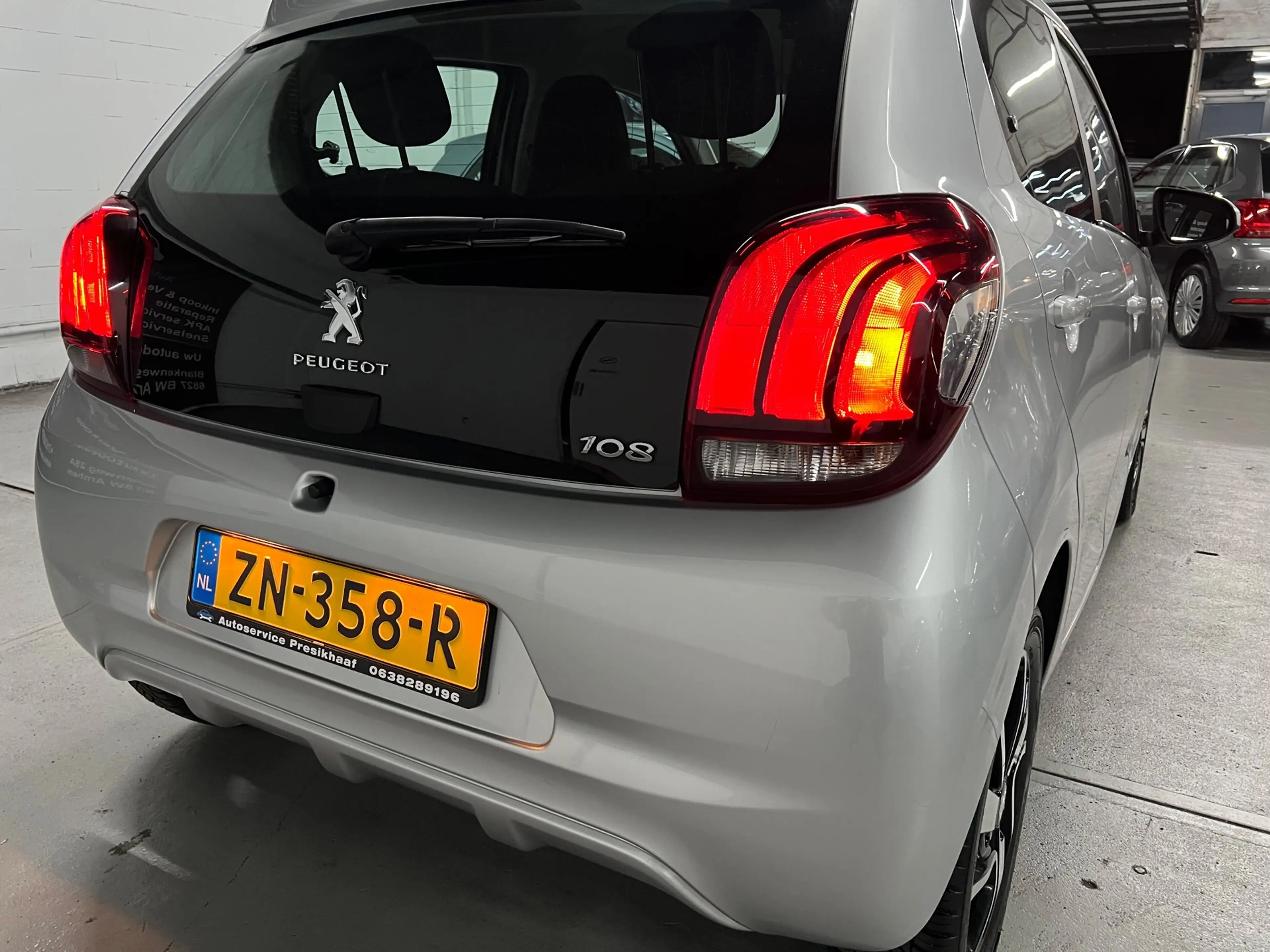 Peugeot 108 1.0 e-VTi Blue Lease Executive CAMERA / CARPLAY — photo 27