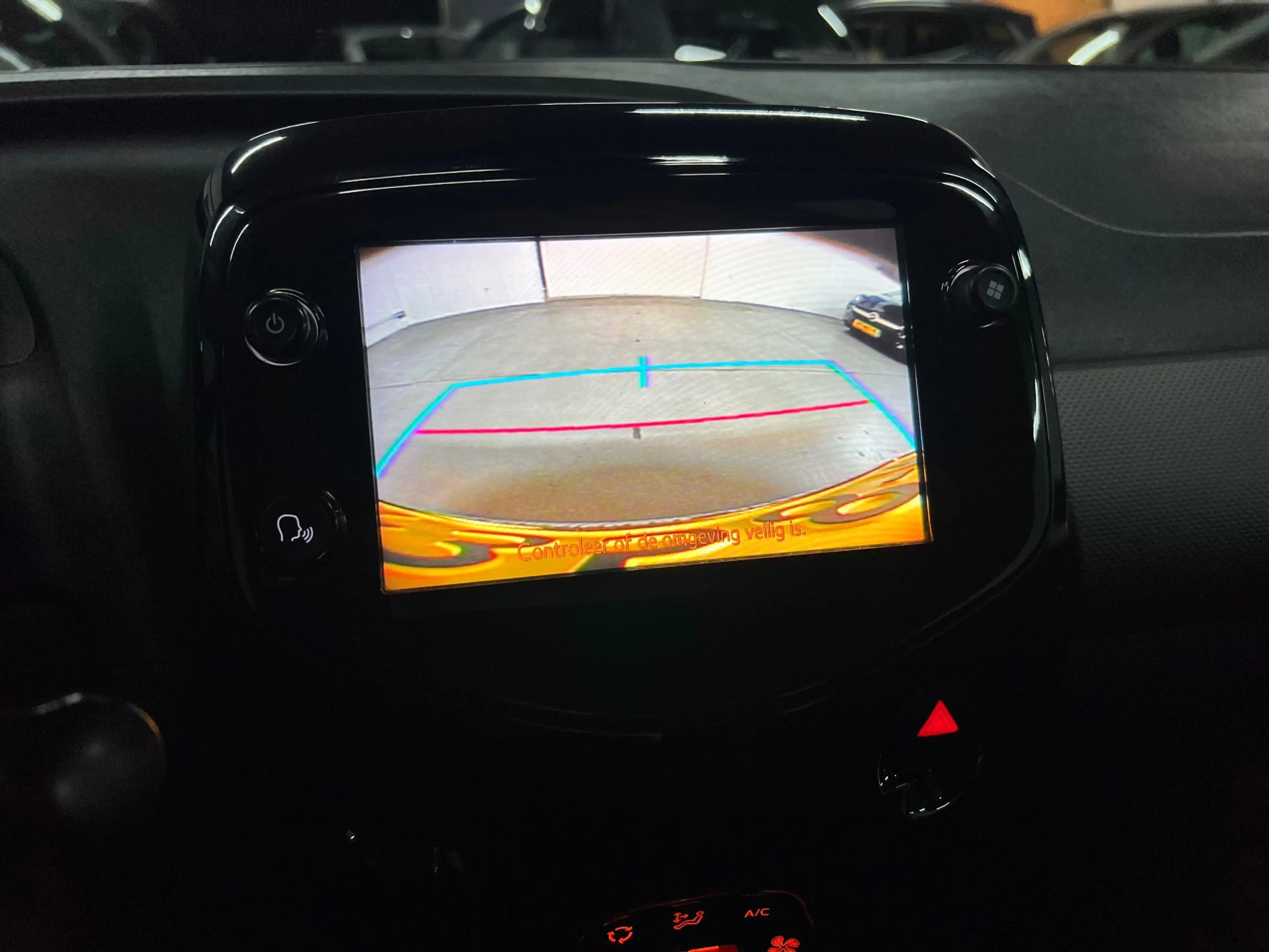 Peugeot 108 1.0 e-VTi Blue Lease Executive CAMERA / CARPLAY — photo 18