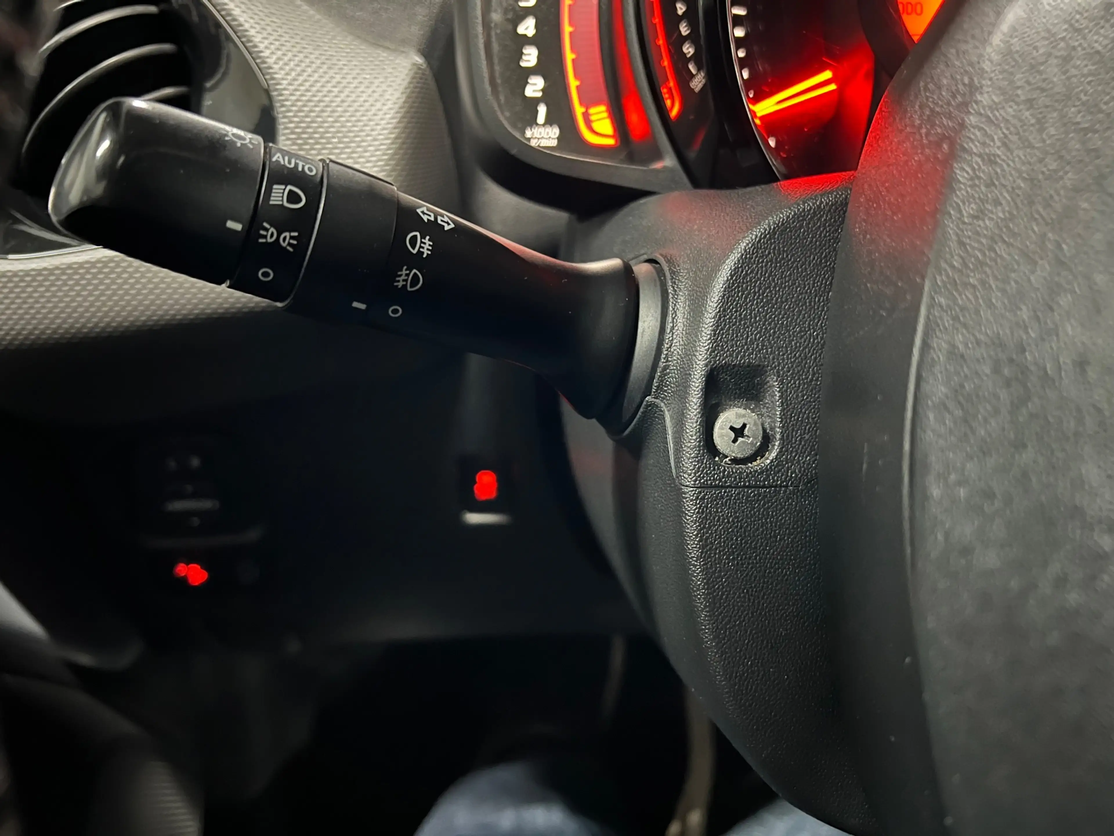 Peugeot 108 1.0 e-VTi Blue Lease Executive CAMERA / CARPLAY — photo 16
