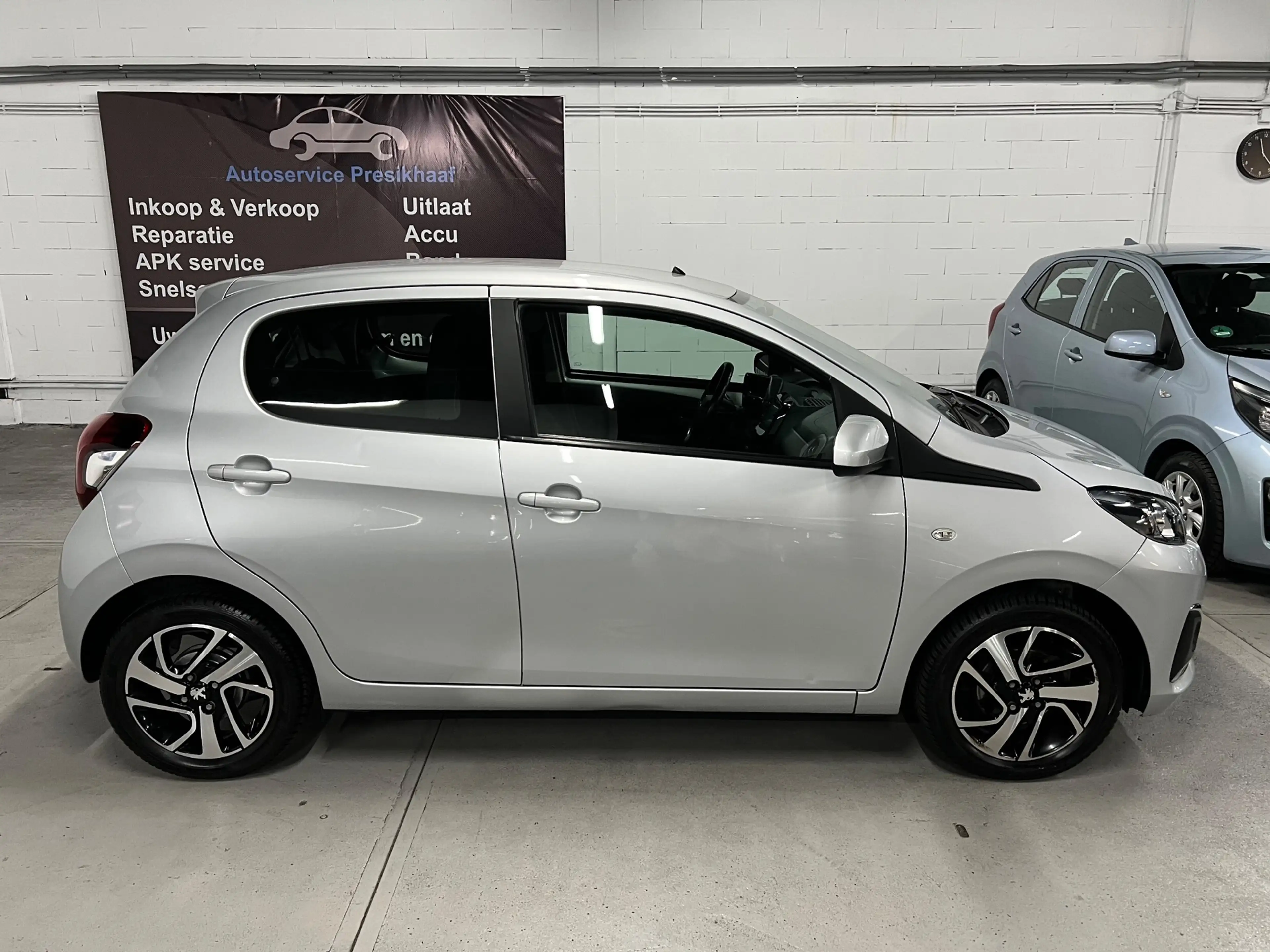 Peugeot 108 1.0 e-VTi Blue Lease Executive CAMERA / CARPLAY — photo 5