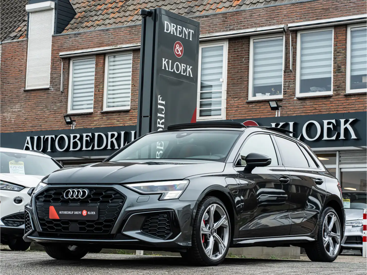 Audi A3 Sportback 45 TFSI e S edition Competition ORG NL P Grijs - 1