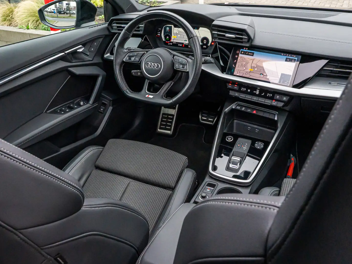 Audi A3 Sportback 45 TFSI e S edition Competition ORG NL P Grijs - 2