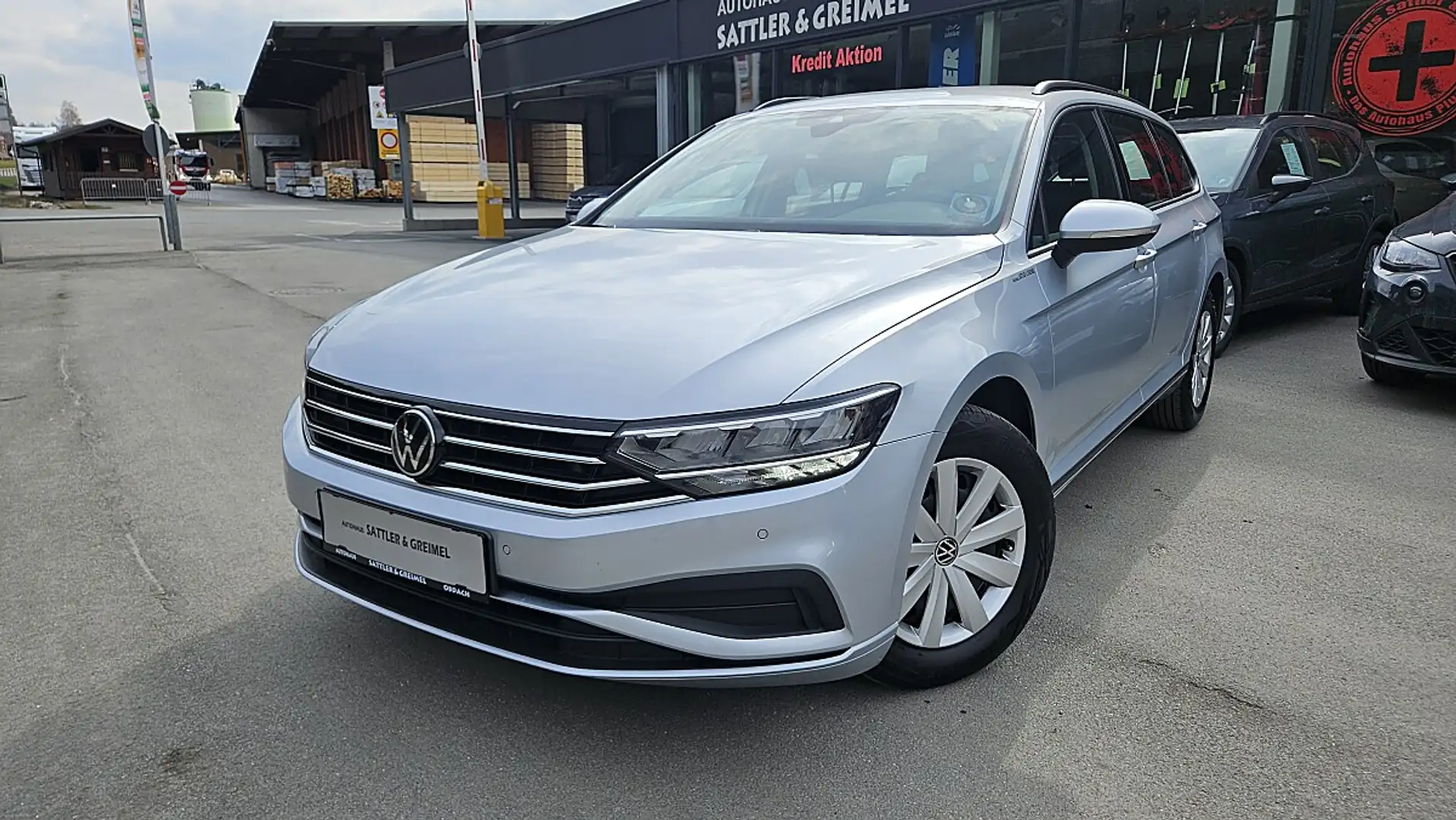 Volkswagen Passat Variant 2,0 SCR TDI**8-fach** Silber - 1