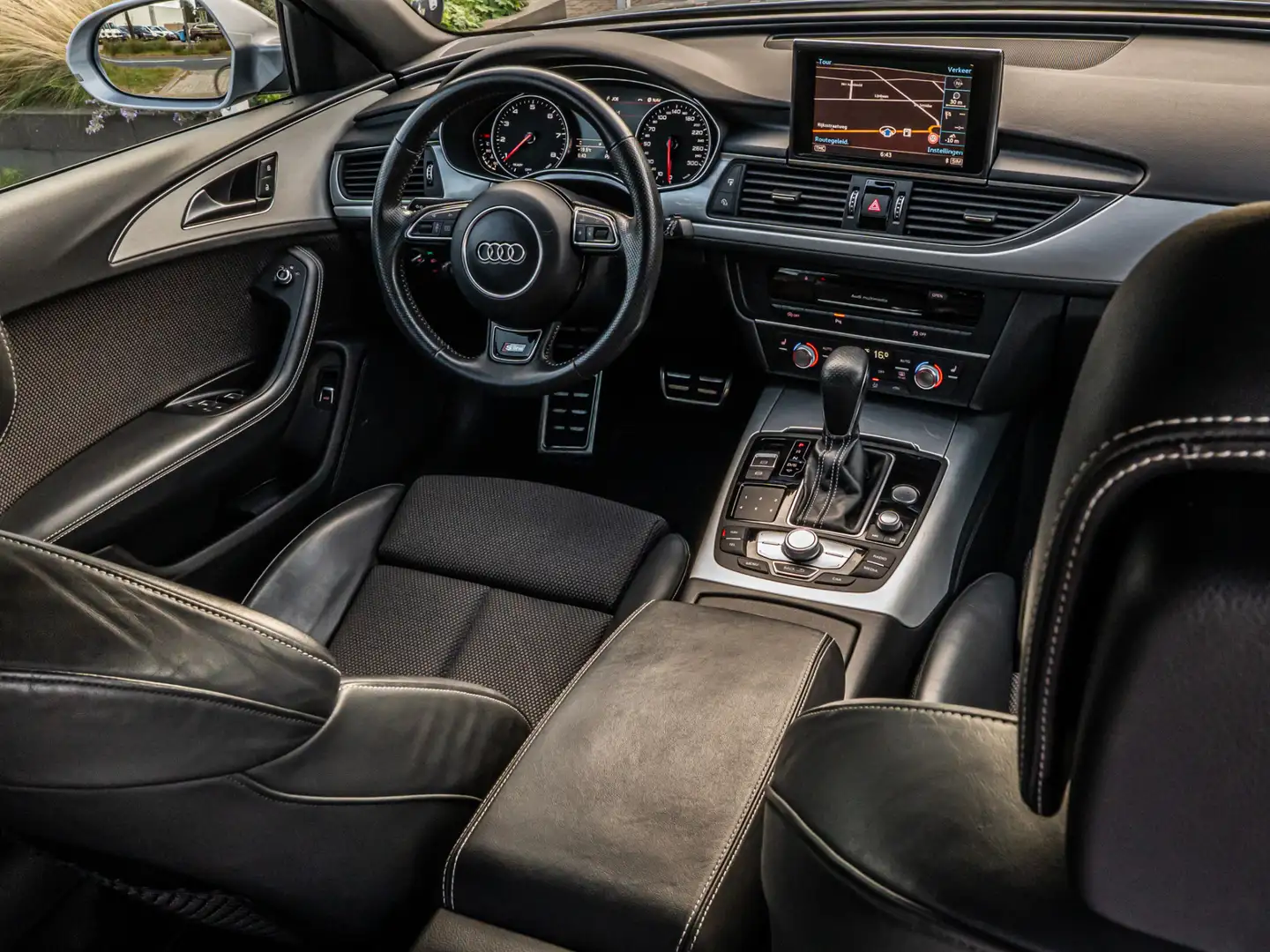 Audi A6 Avant 1.8 TFSI ultra S line Edition ORG NL 20 INCH Grijs - 2