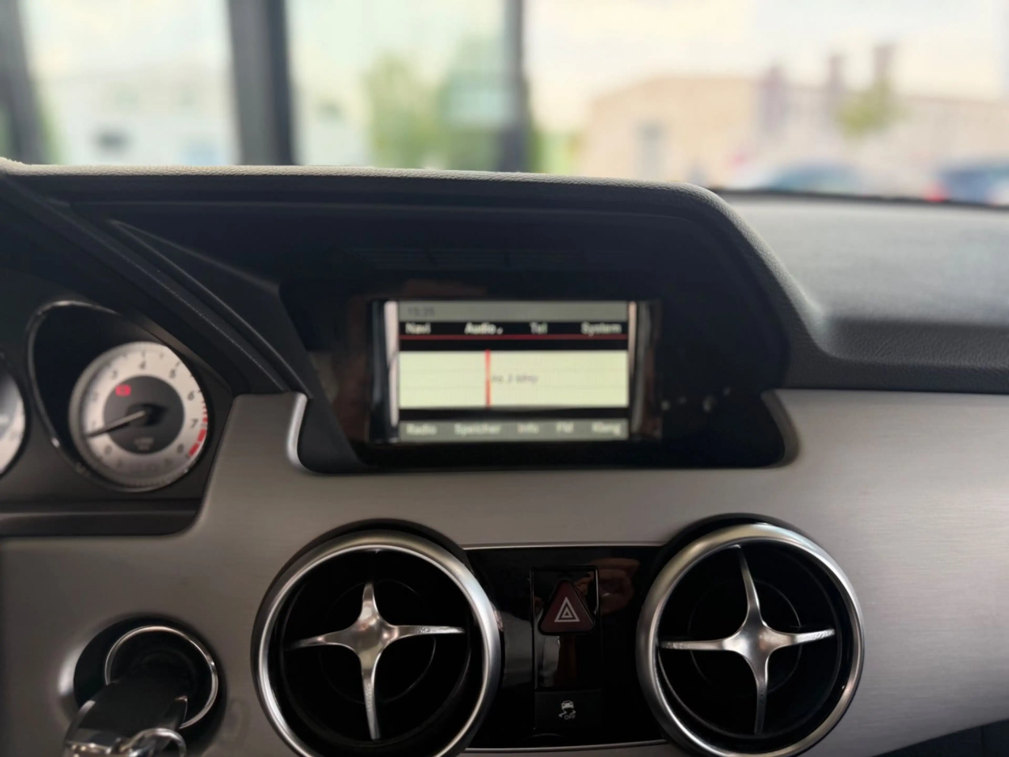 Mercedes-Benz GLK 200 Premium — photo 10