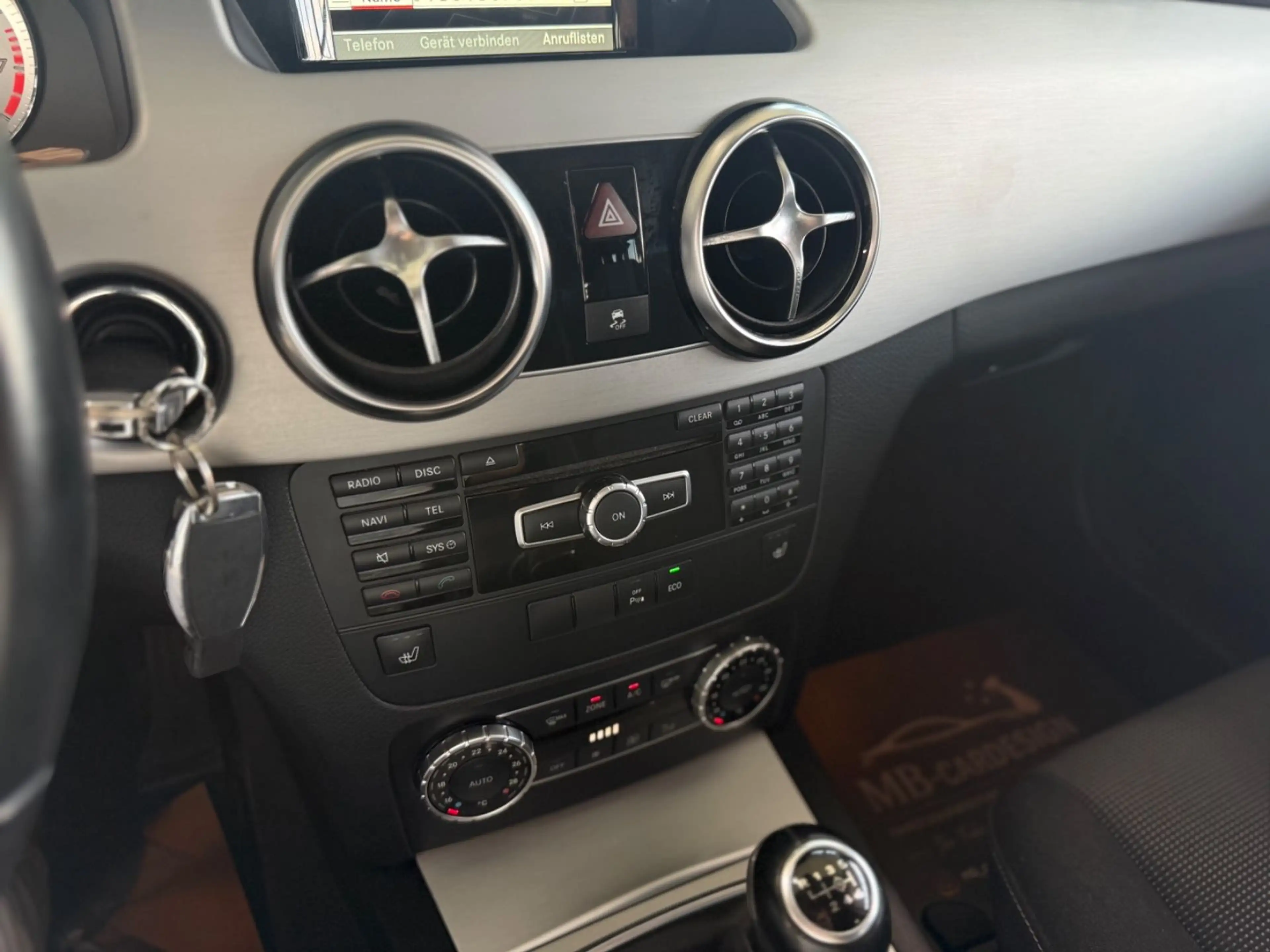 Mercedes-Benz GLK 200 Premium — photo 12