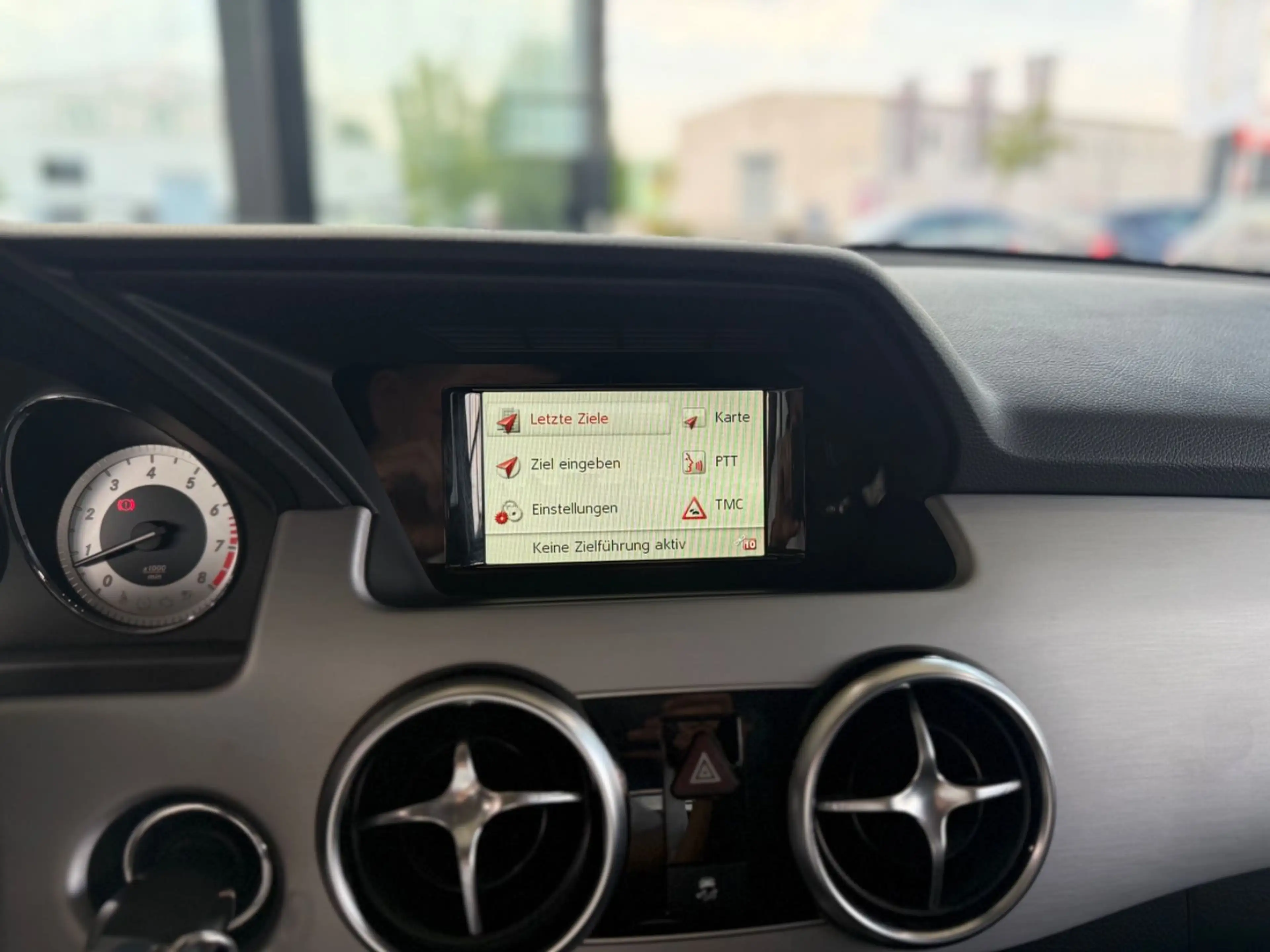 Mercedes-Benz GLK 200 Premium — photo 9