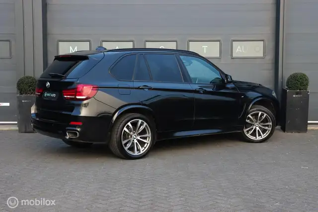 BMW X5 view 8