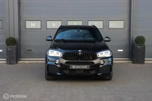 BMW X5 view 2
