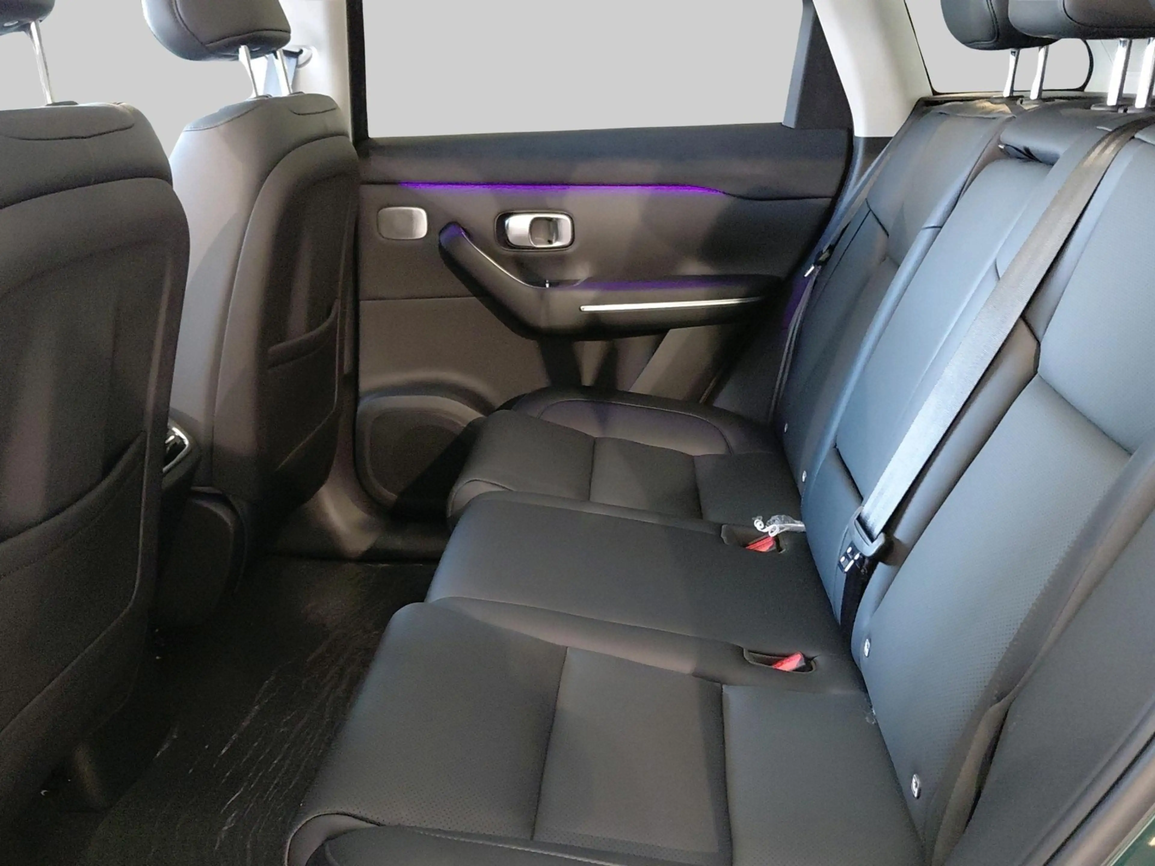Leapmotor C10 Design REEV 28.4 kWh | Achterbank in delen neerkla — photo 6
