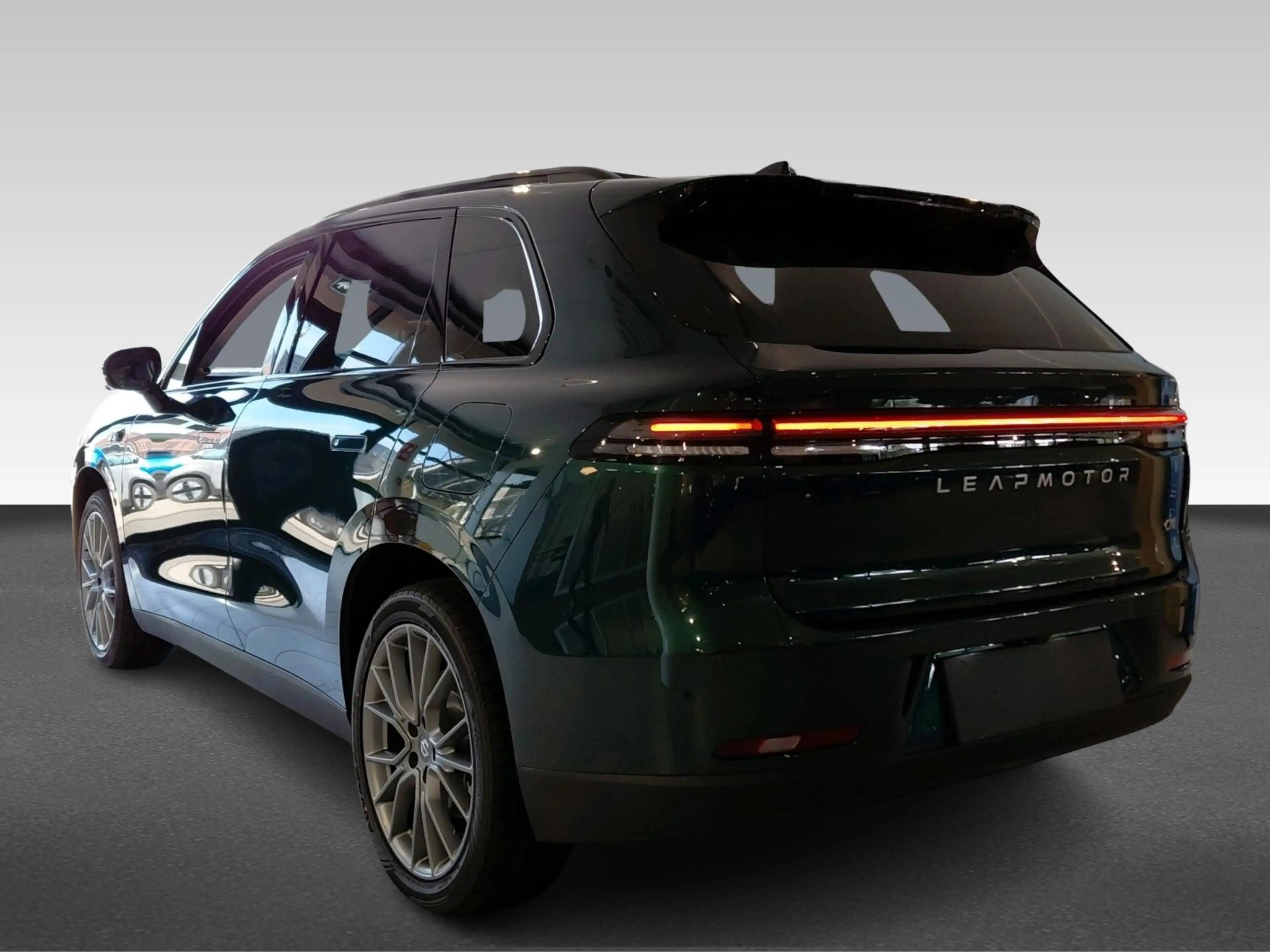 Leapmotor C10 Design REEV 28.4 kWh | Achterbank in delen neerkla — photo 3