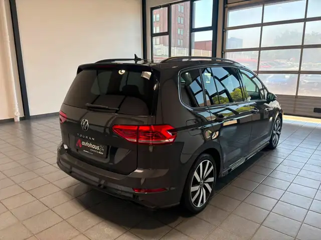 Volkswagen Touran view 5