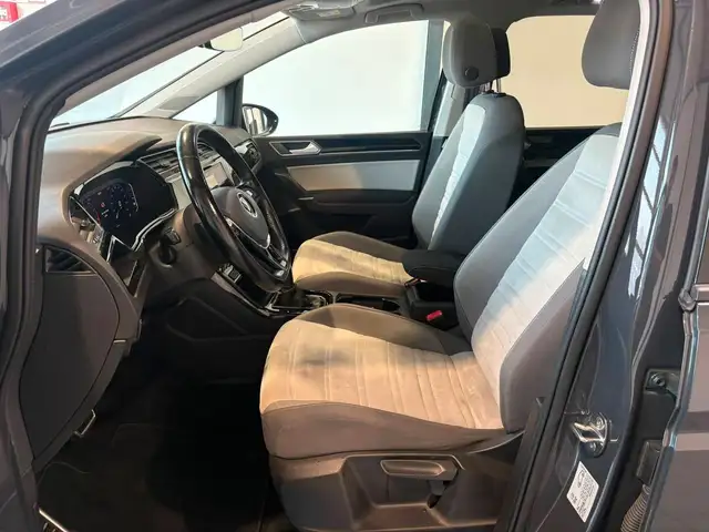 Volkswagen Touran view 8