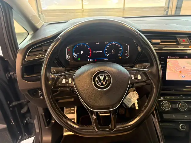 Volkswagen Touran view 10