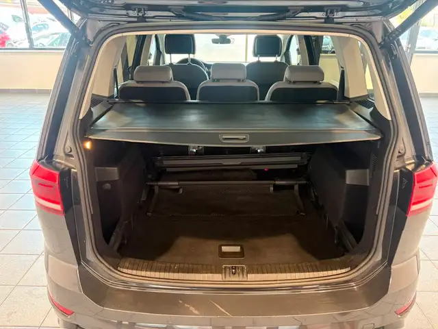 Volkswagen Touran view 6