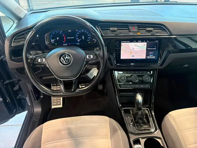 Volkswagen Touran view 9