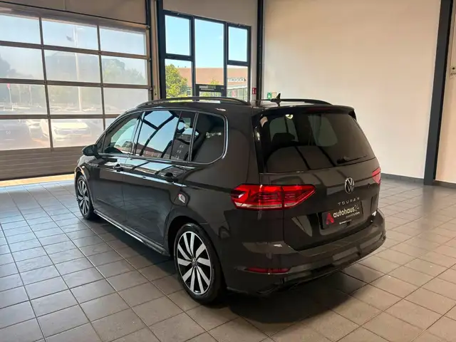 Volkswagen Touran view 4