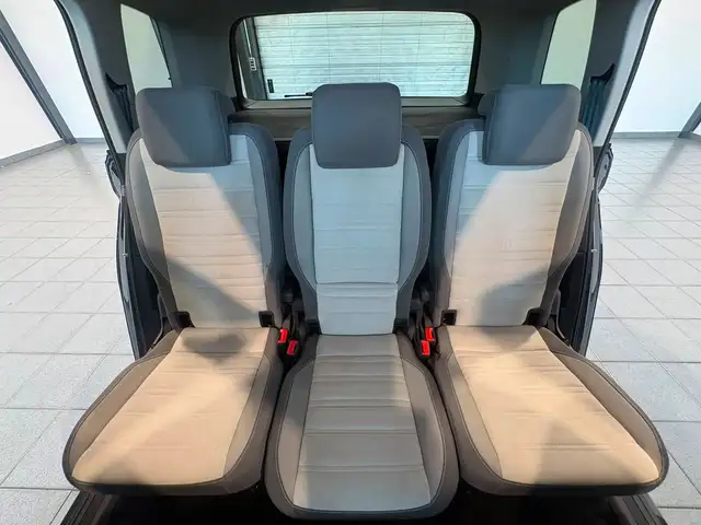 Volkswagen Touran view 14