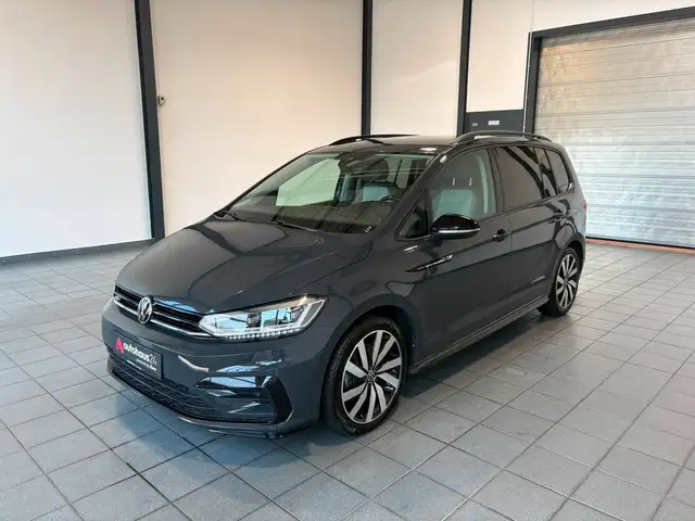 Volkswagen Touran view 3