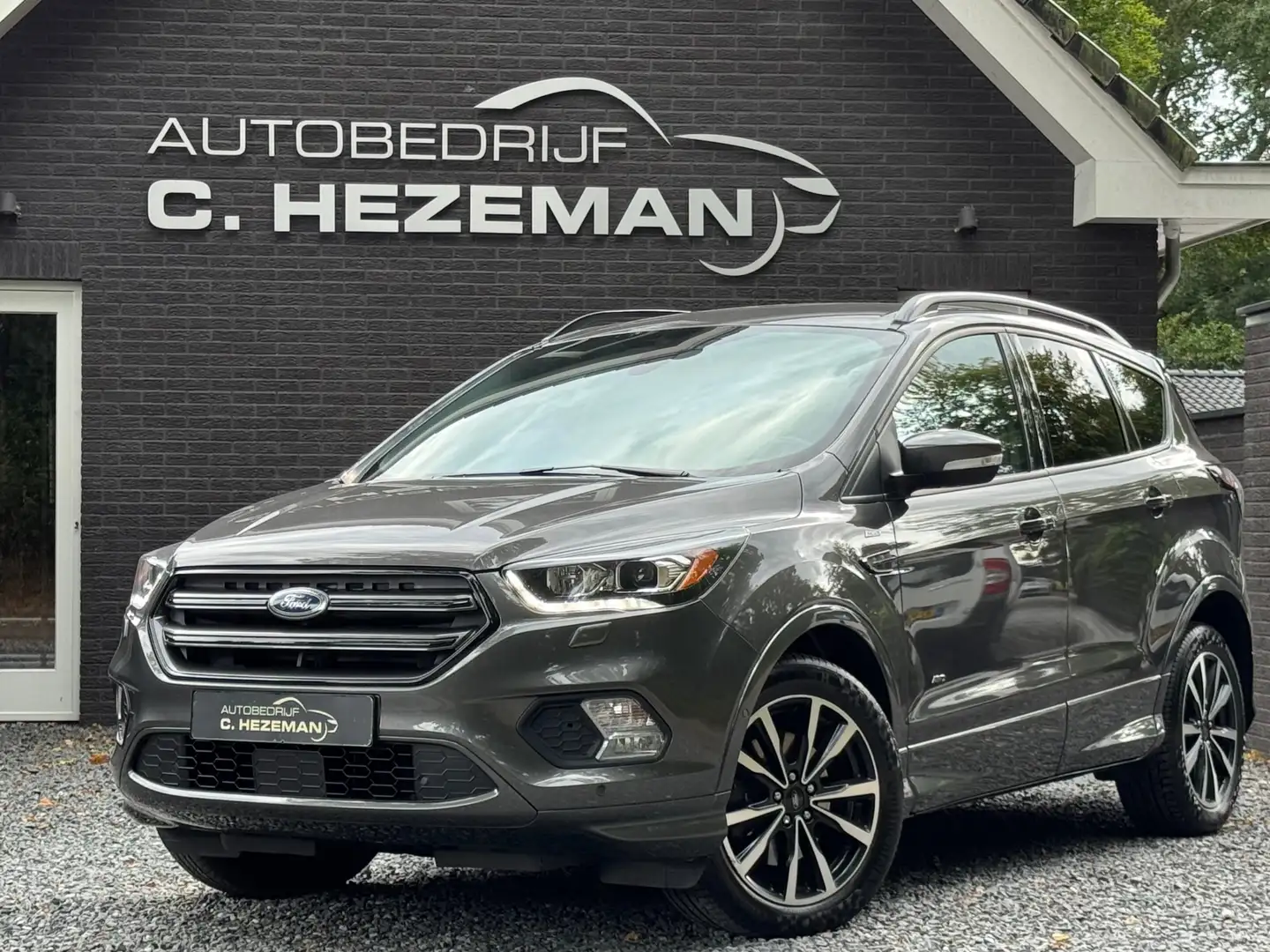 Ford Kuga 1.5 184PK 4WD ST Line 1e eigenaar Automaat Alcanta Grau - 1