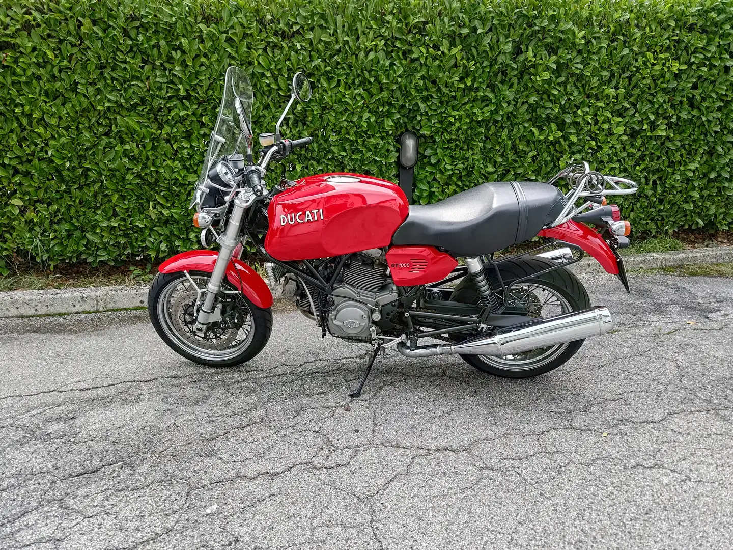 Ducati 1000 GT Rosso - 1