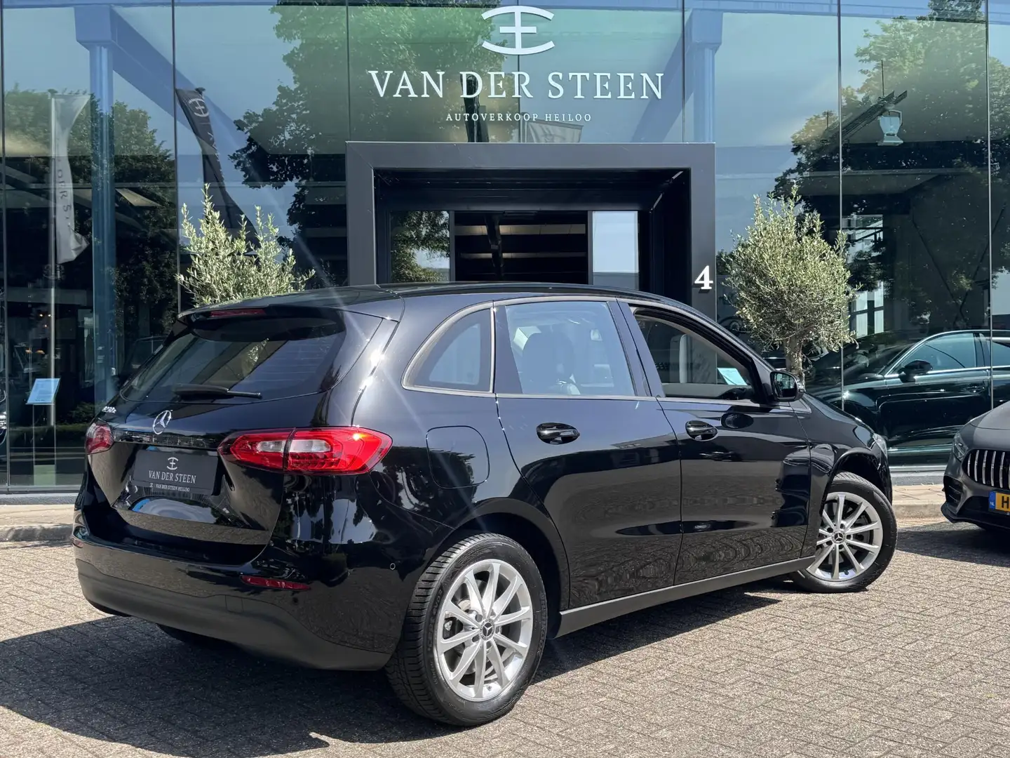 Mercedes-Benz B 250 e Premium Apple Carplay | Stoelverwarming Zwart - 2