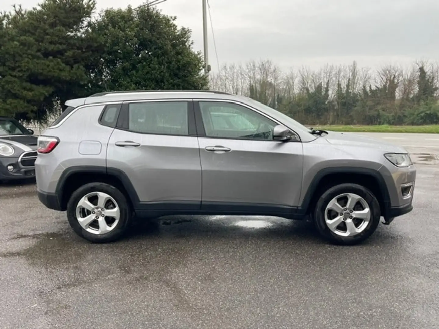 Jeep Compass 2.0 Multijet II aut. 4WD Limited Grau - 2