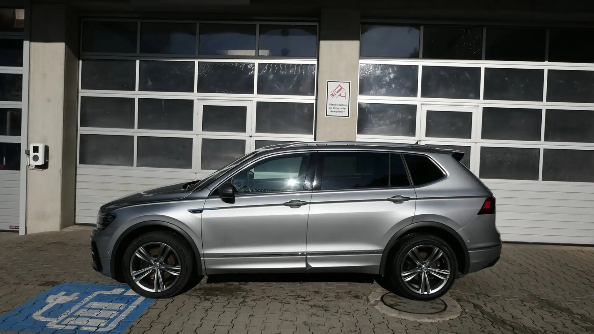 Volkswagen Tiguan Allspace Highline TDI 4MOTION DSG Silber - 2