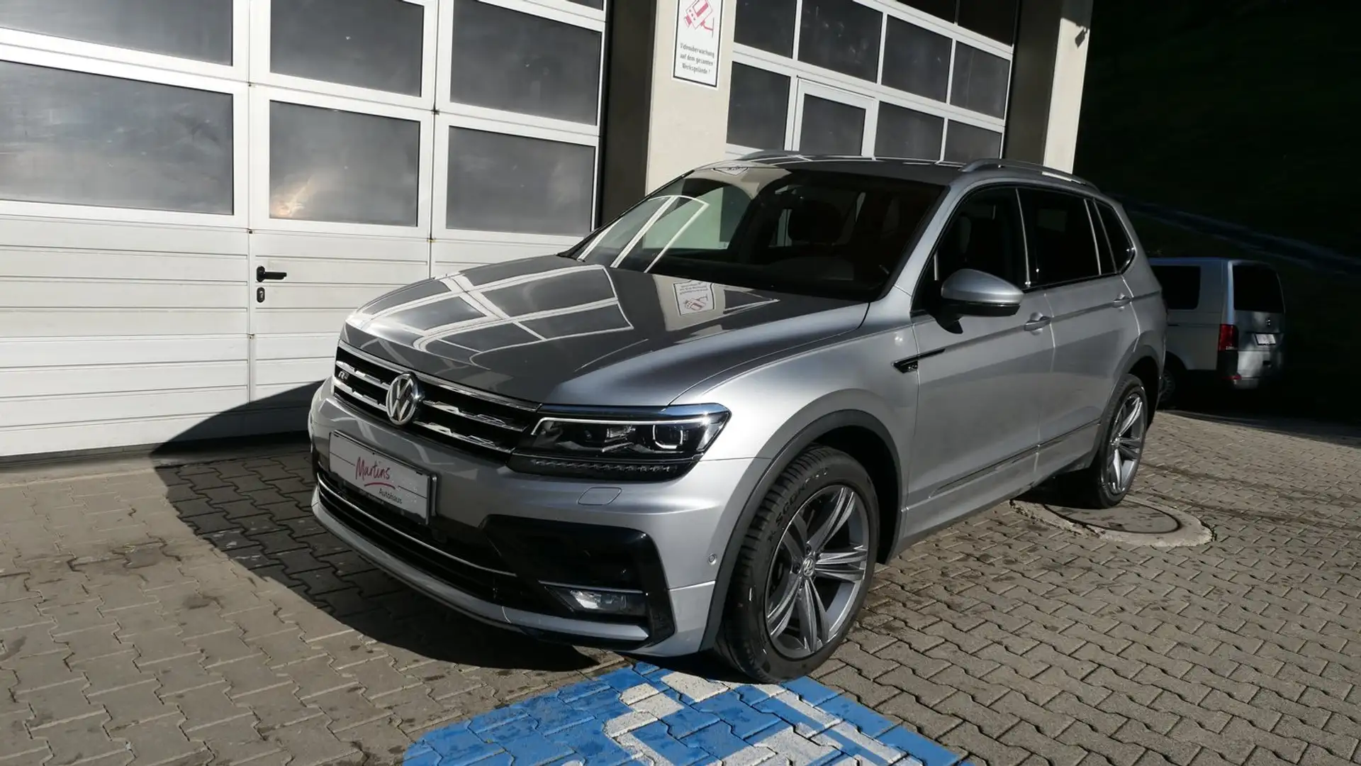 Volkswagen Tiguan Allspace Highline TDI 4MOTION DSG Silber - 1