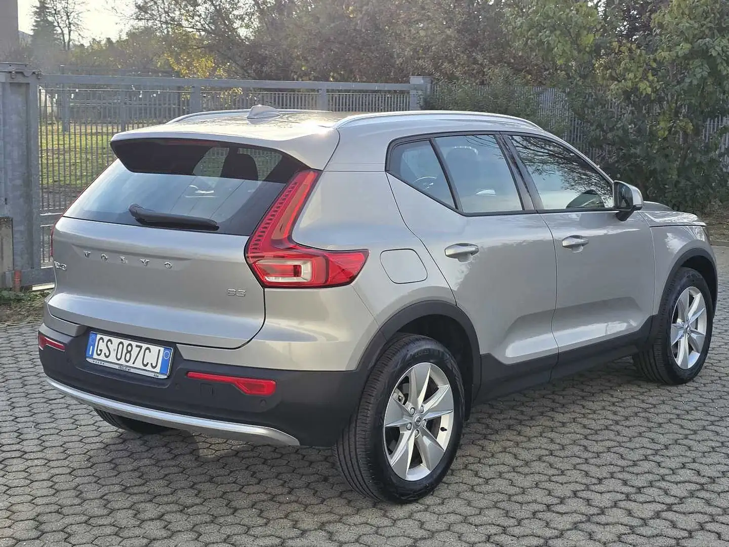 Volvo XC40 Core, B3 PRIVATO VENDE Argent - 2