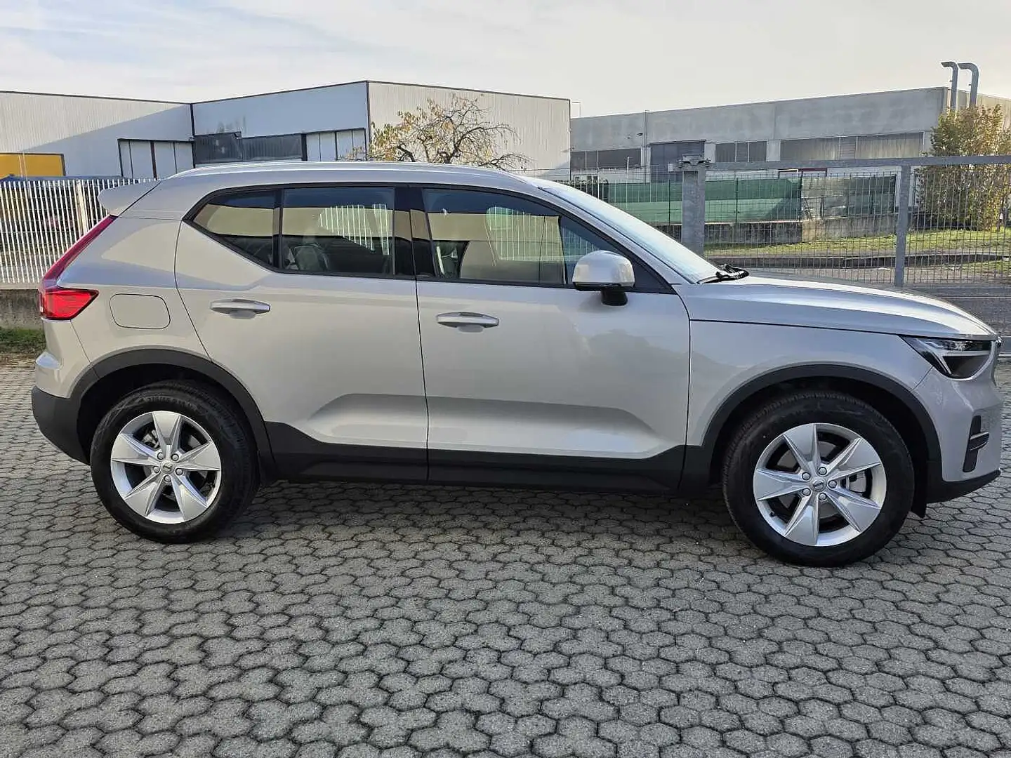 Volvo XC40 Core, B3 PRIVATO VENDE Zilver - 1