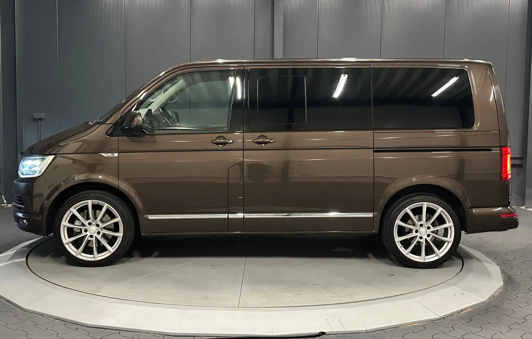 Volkswagen T6 Multivan Highline 4Motion *20Zoll*LEDER*el.TÜR*Standhzg* Brun - 2