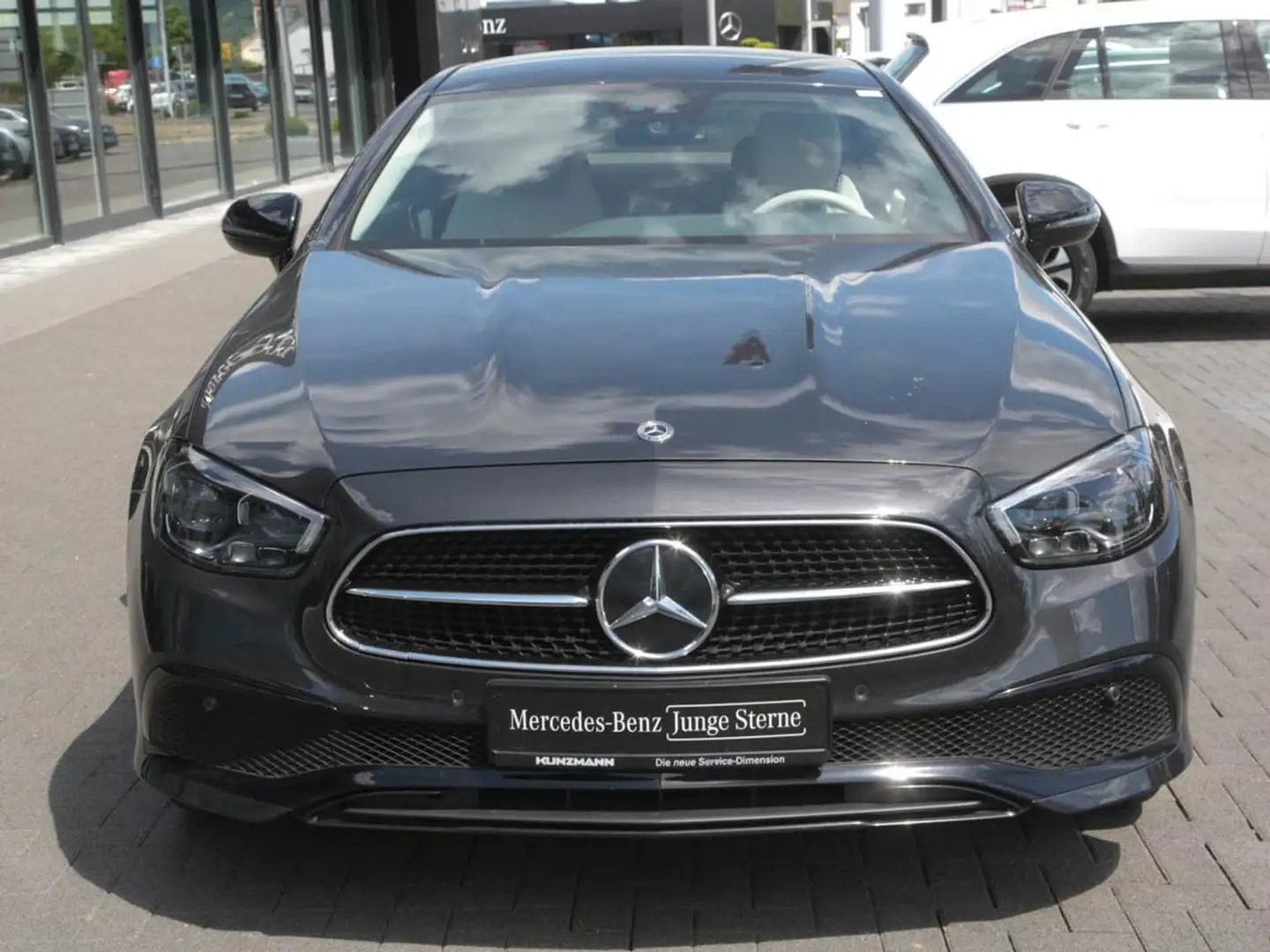 Mercedes-Benz E 220 d Coupé Avantgarde Night Kamera AHK Grijs - 2
