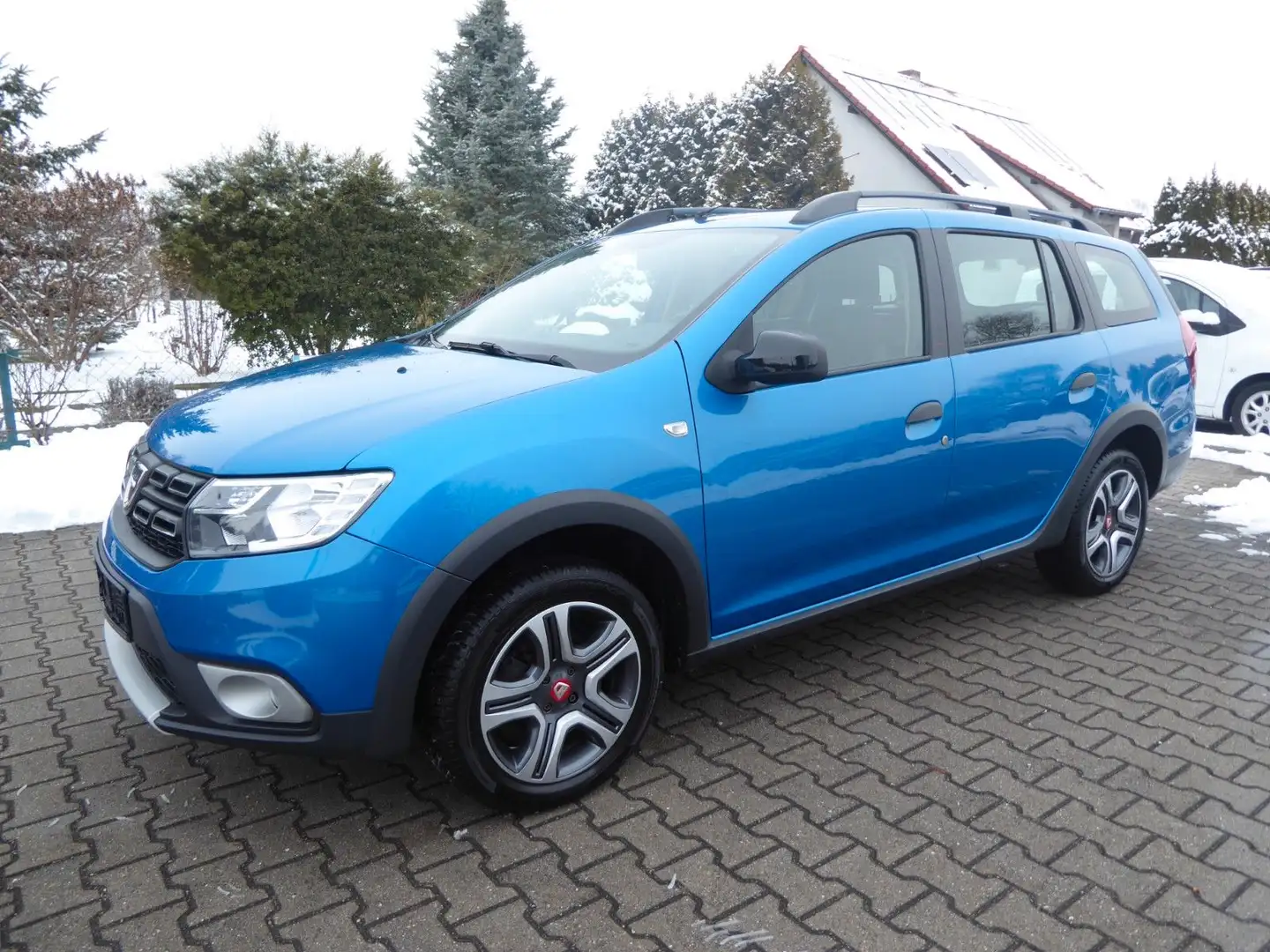 Dacia Logan MCV TCe 90 Stepway Techroad/AHK/HU neu Blau - 2