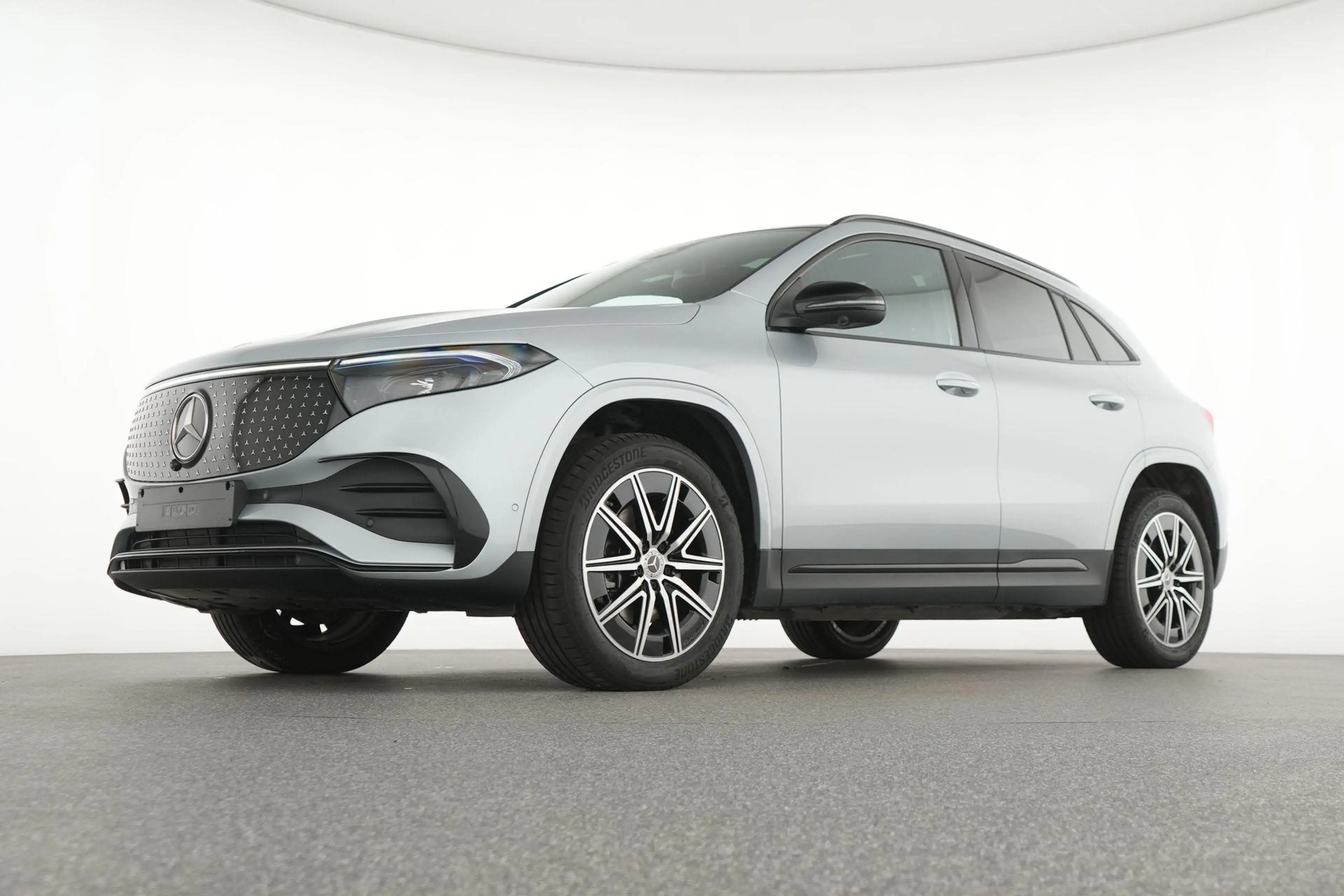 Mercedes-Benz EQA 250 AMG Line — photo 10