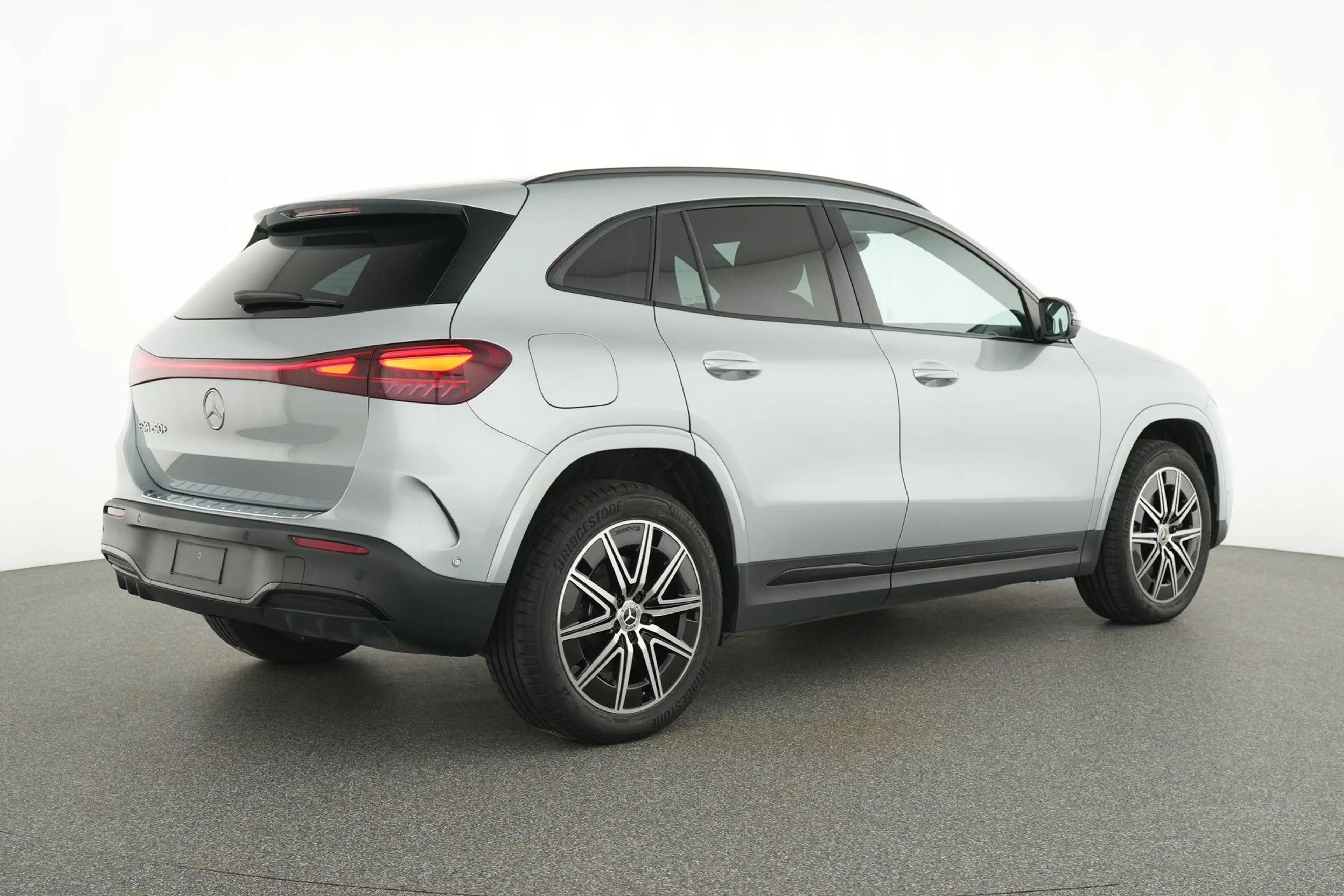 Mercedes-Benz EQA 250 AMG Line — photo 4