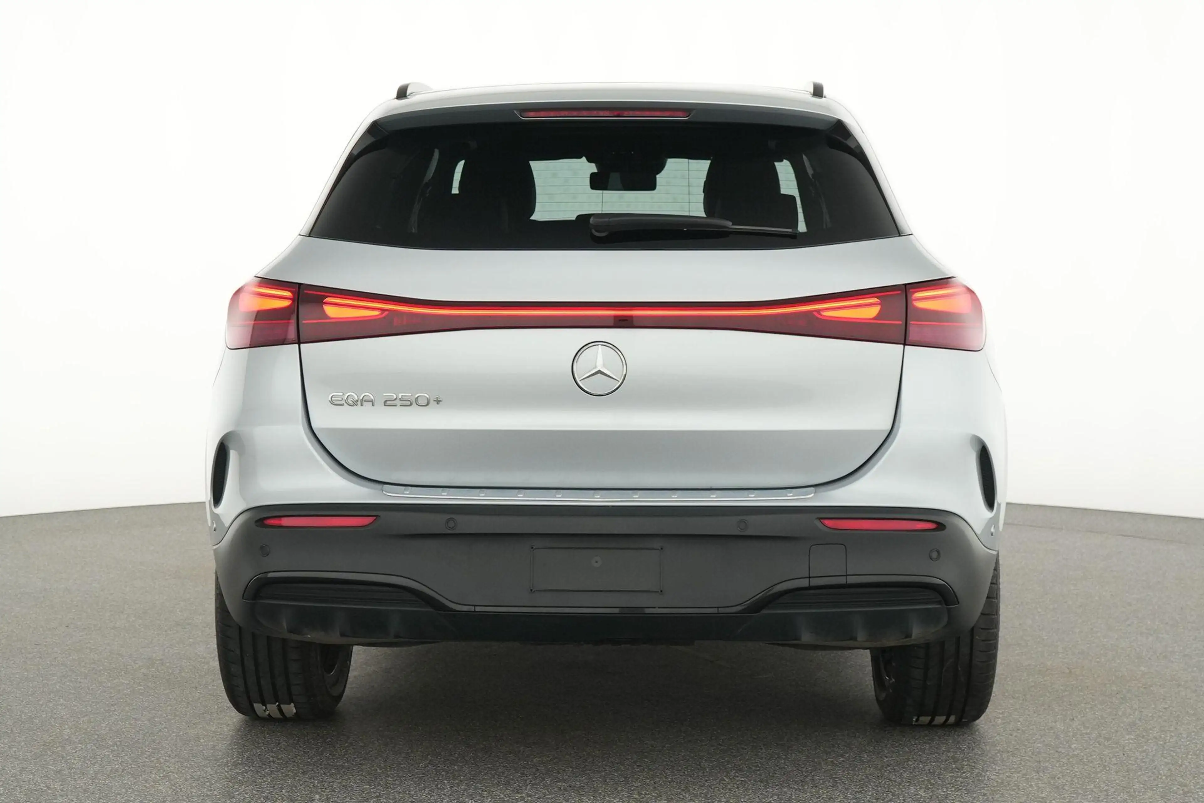 Mercedes-Benz EQA 250 AMG Line — photo 7
