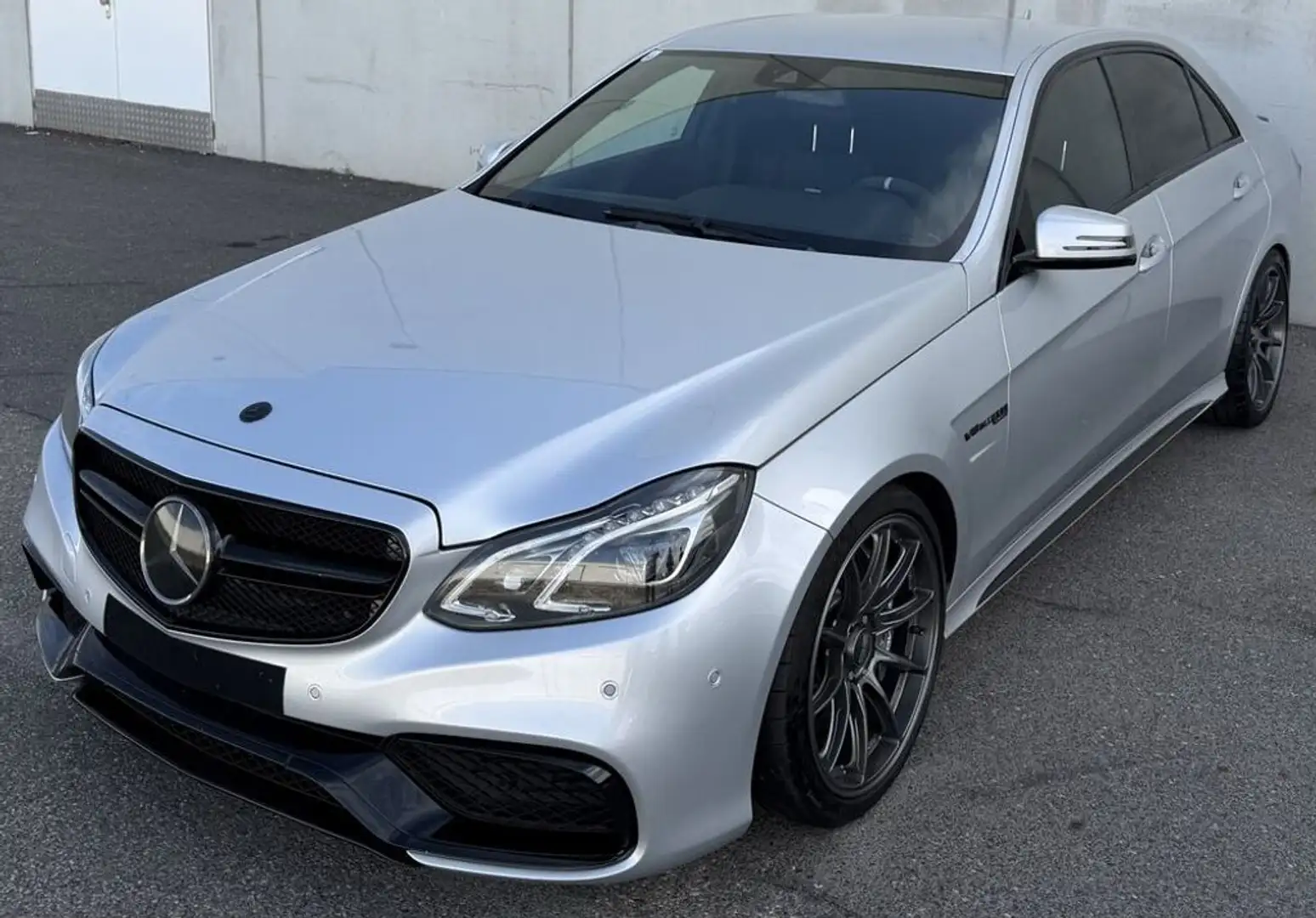 Mercedes-Benz E 63 AMG 4-Matic 700 PS Silber - 2