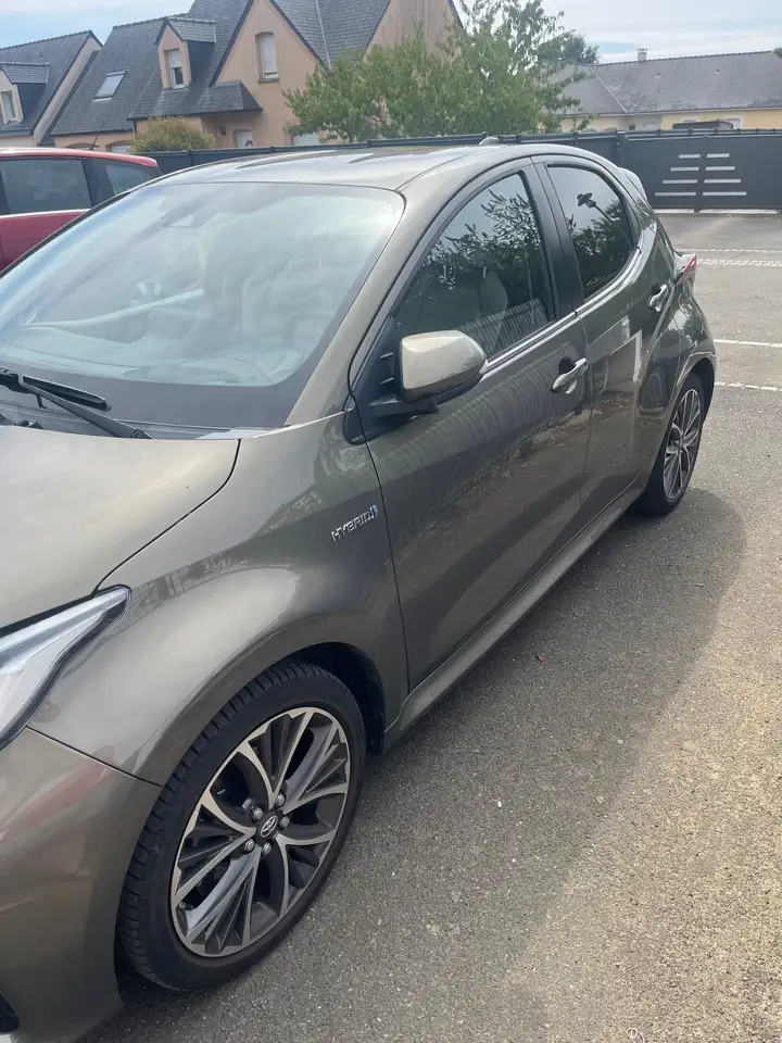Toyota Yaris Yaris — photo 2
