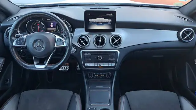 Mercedes-Benz 220 view 11