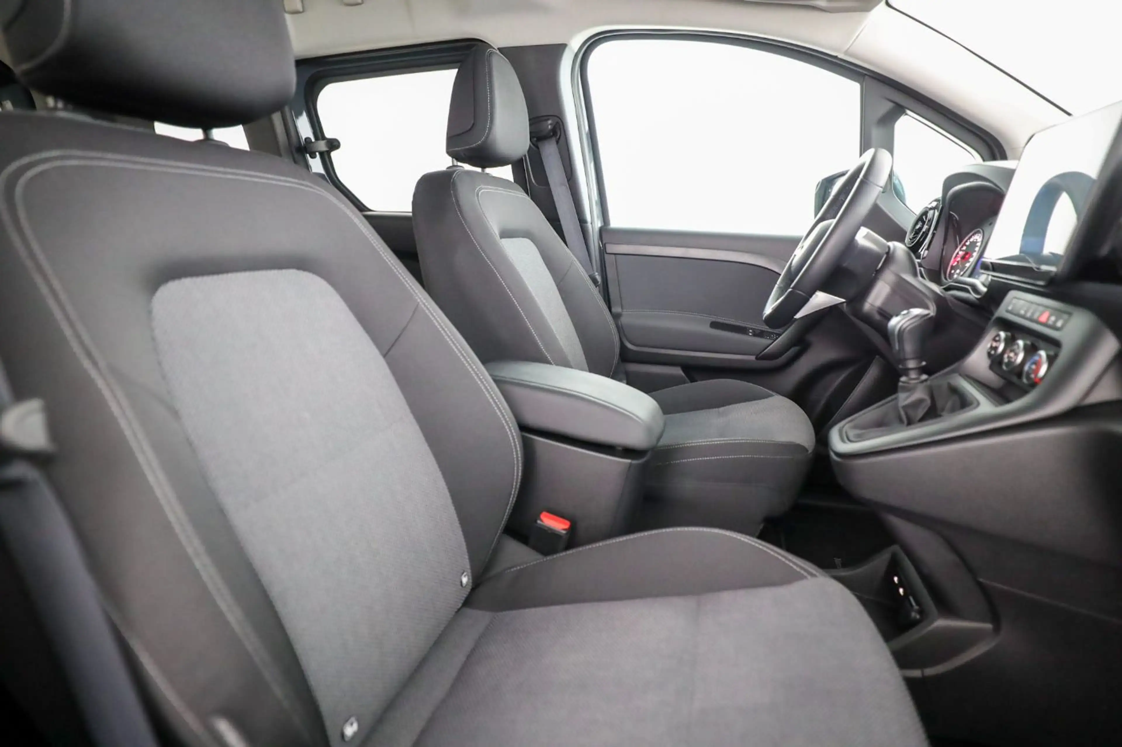 Mercedes-Benz T-Class T 180 d Standard Cam SHZ — photo 15