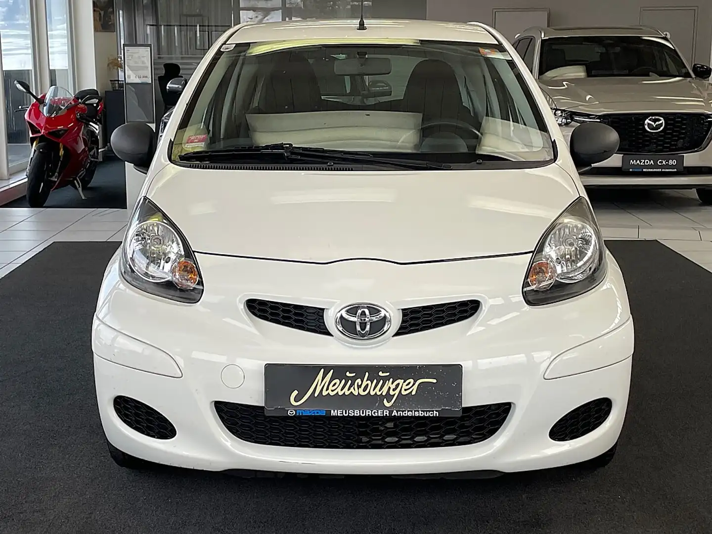 Toyota Aygo 1,0 VVT-i Young Weiß - 2