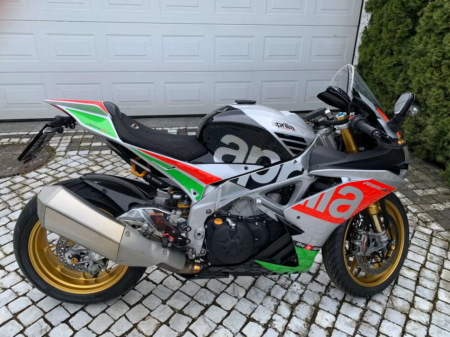 Aprilia RSV4 Argent - 1