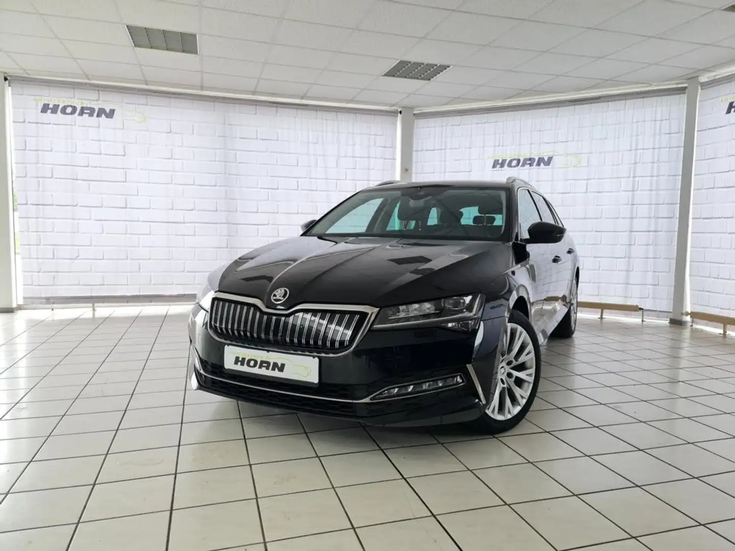 Skoda Superb Style iV, 1.hand, unfallfrei,Kamera,LED,Navi, AHK Schwarz - 1