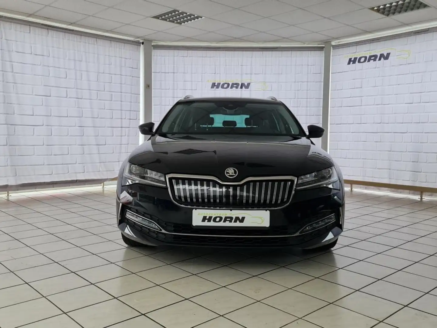 Skoda Superb Style iV, 1.hand, unfallfrei,Kamera,LED,Navi, AHK Schwarz - 2