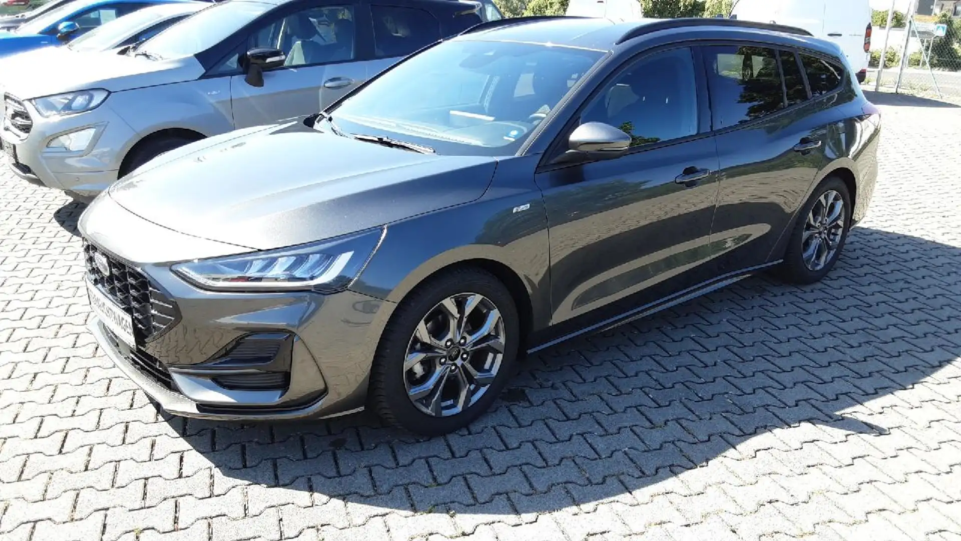 Ford Focus ST-Line Aut., GJR, SHZ, beh. FS, Kamera, Garantie* Grau - 1