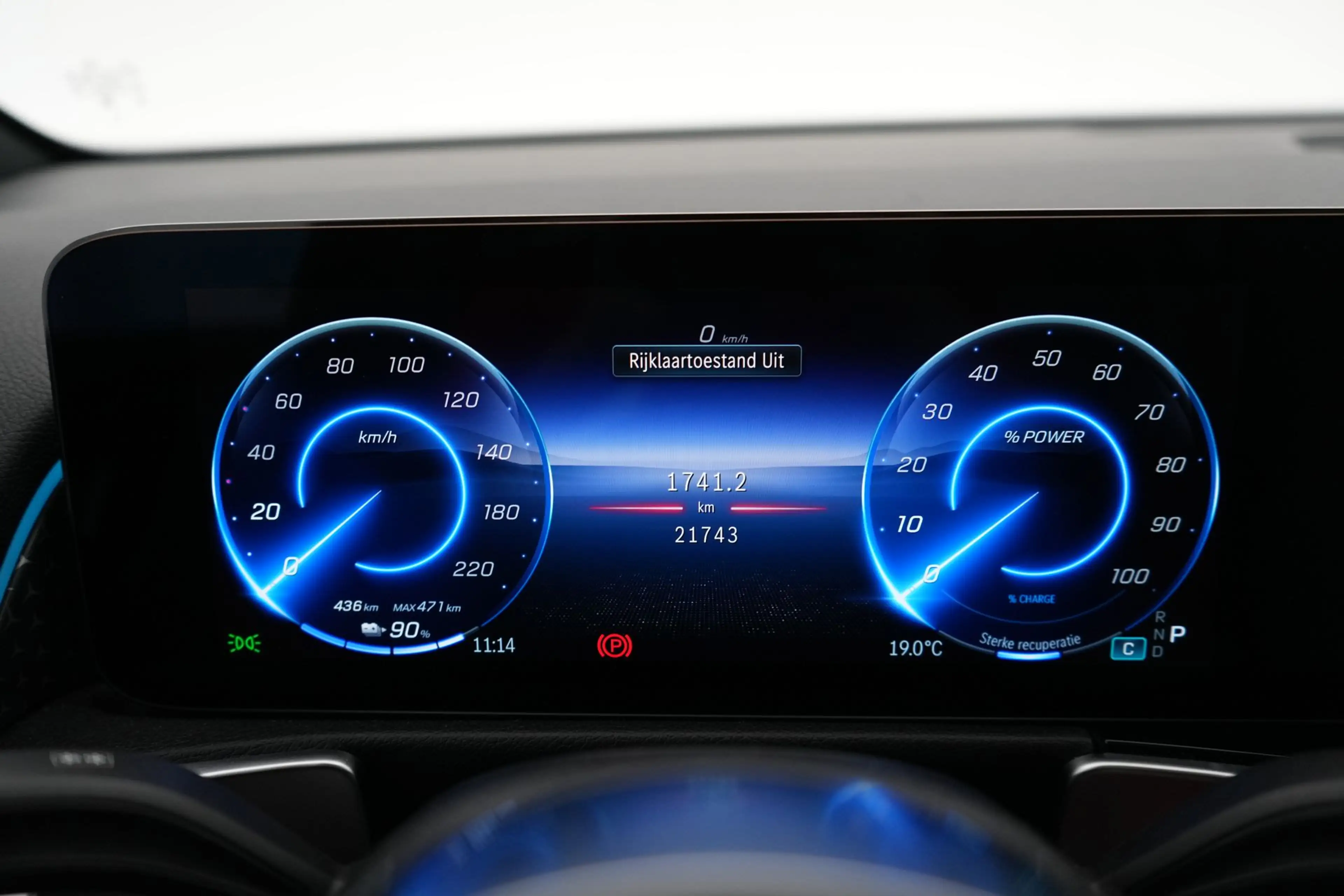Mercedes-Benz EQB 250 250+ Luxury Line LEDER/CUIR Adapt. LED GPS PDC 360 — photo 14