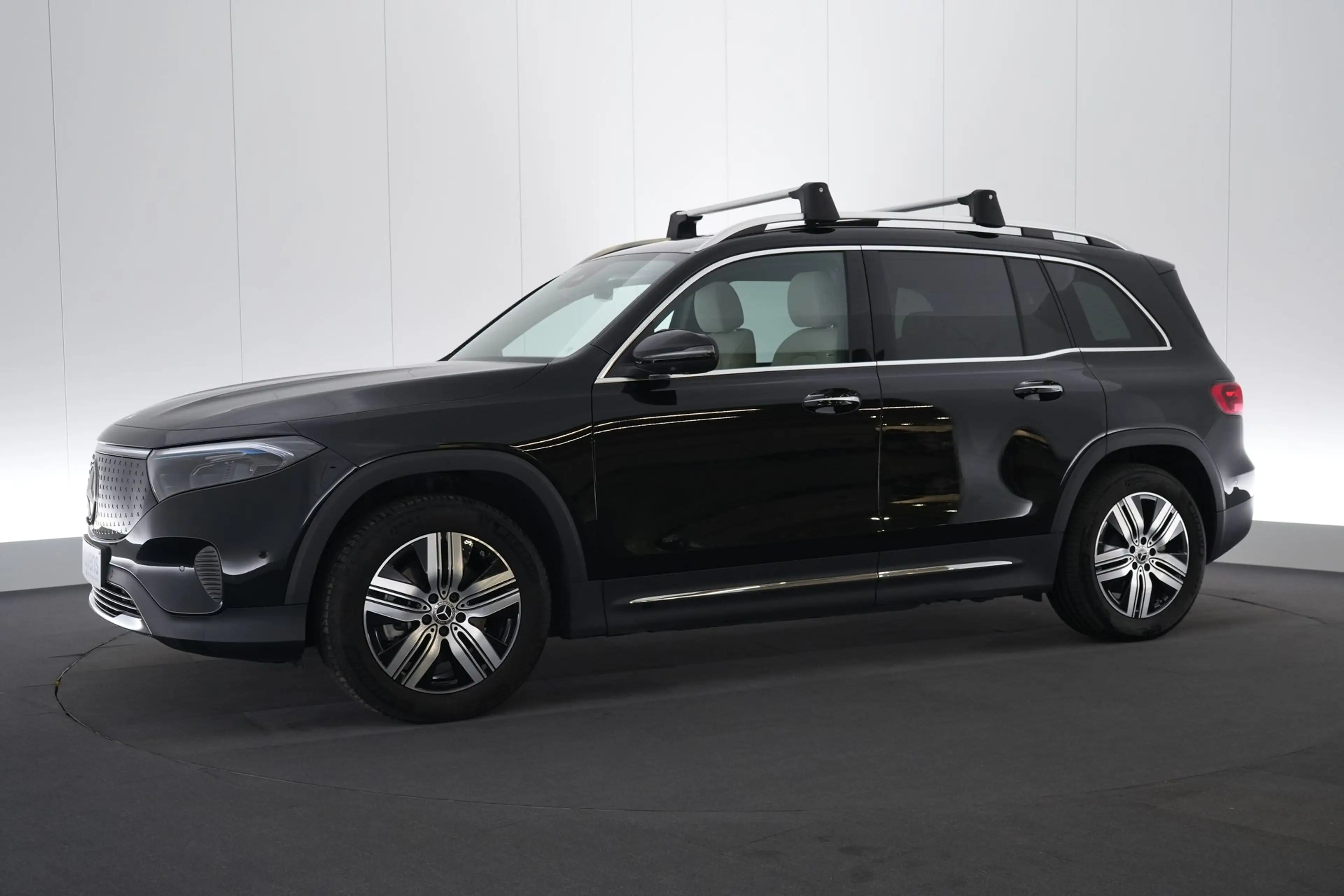 Mercedes-Benz EQB 250 250+ Luxury Line LEDER/CUIR Adapt. LED GPS PDC 360 — photo 12